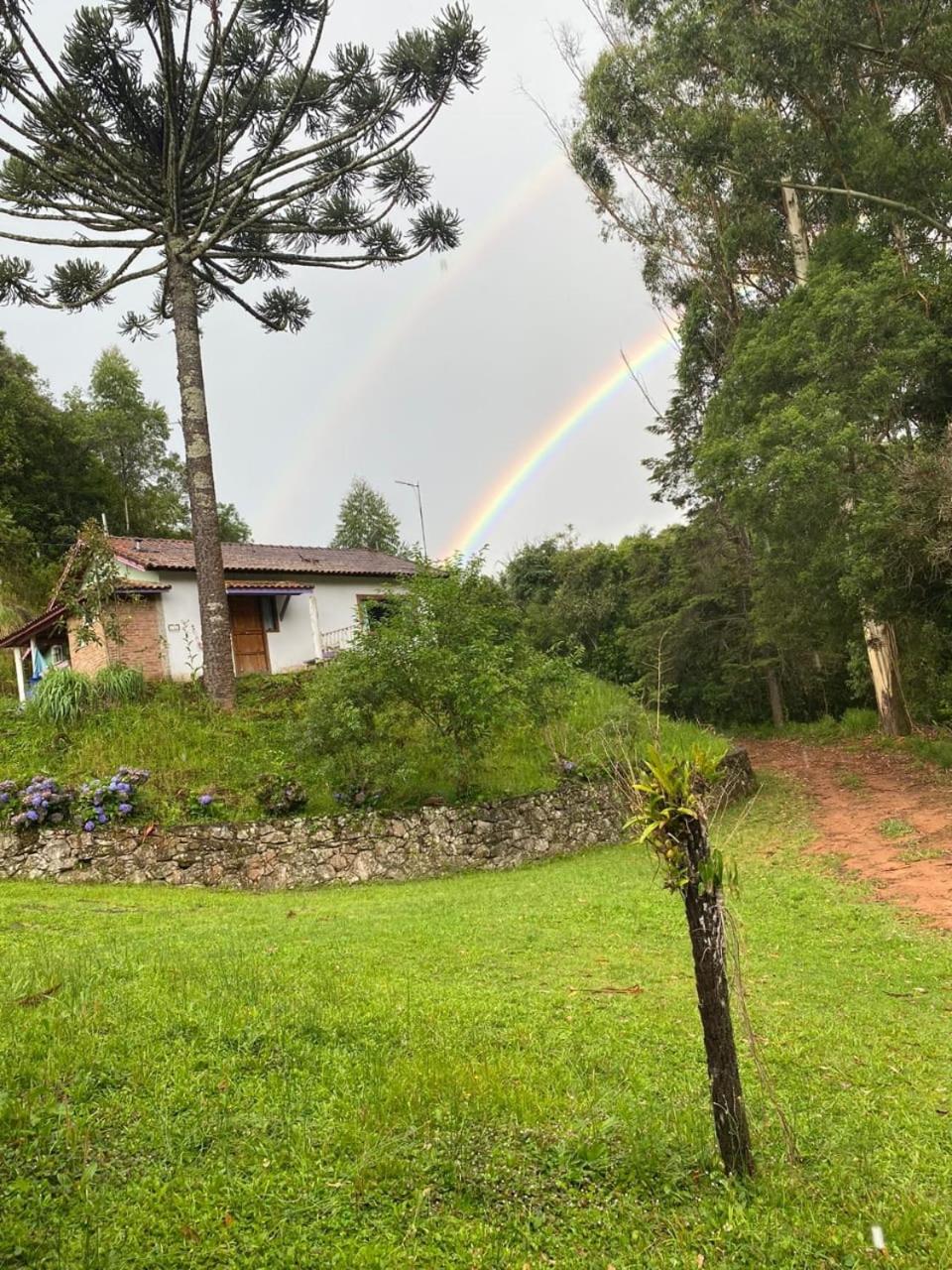 Sitio Tertulia Chalés e Cachoeira