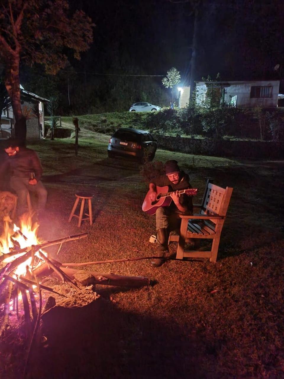 Sitio Tertulia Chalés e Cachoeira