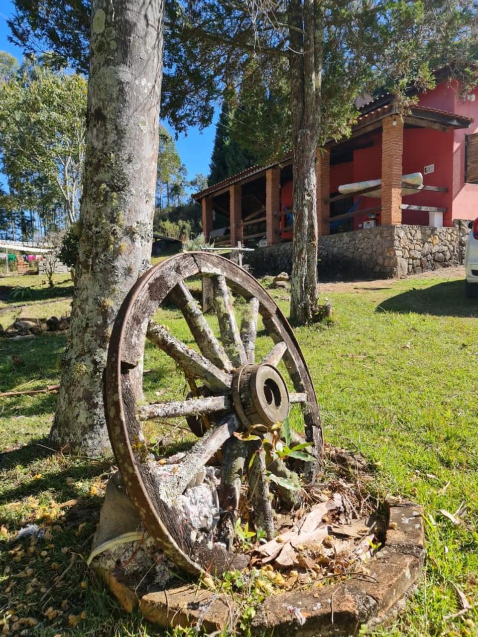 Sitio Tertulia Chalés e Cachoeira