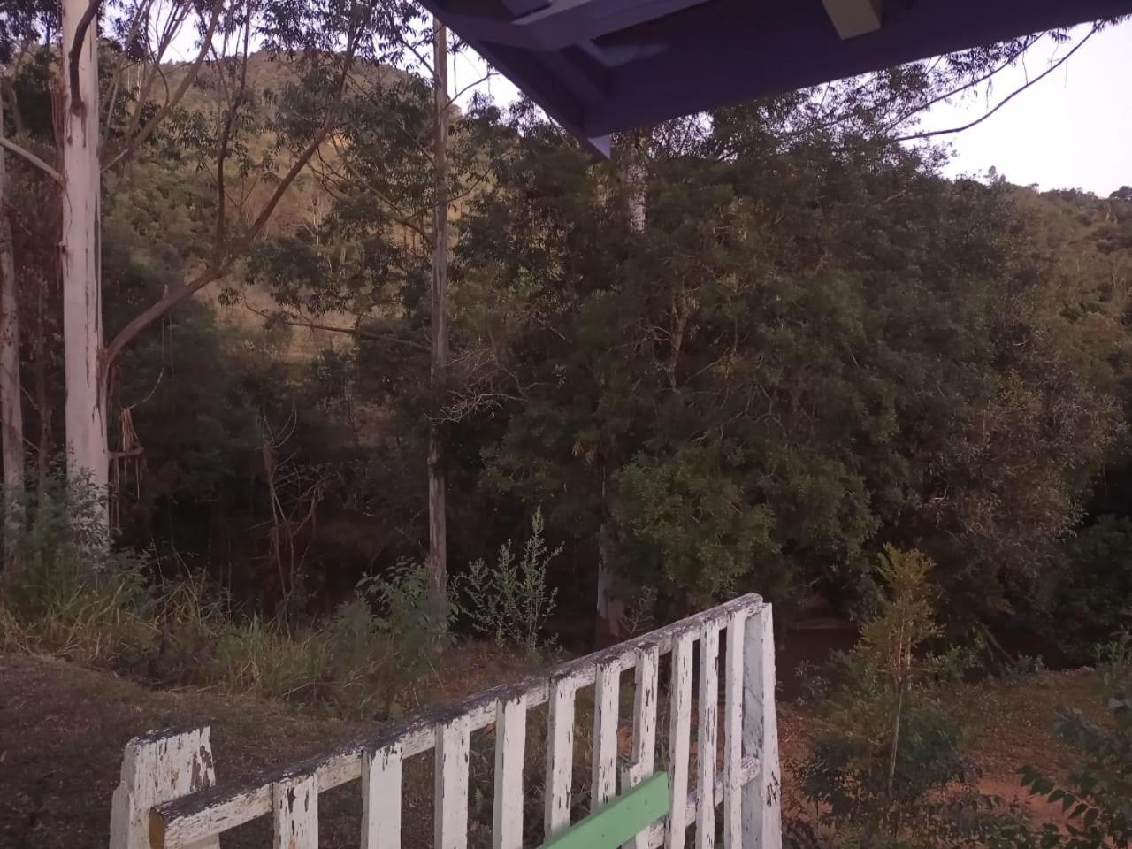 Sitio Tertulia Chalés e Cachoeira