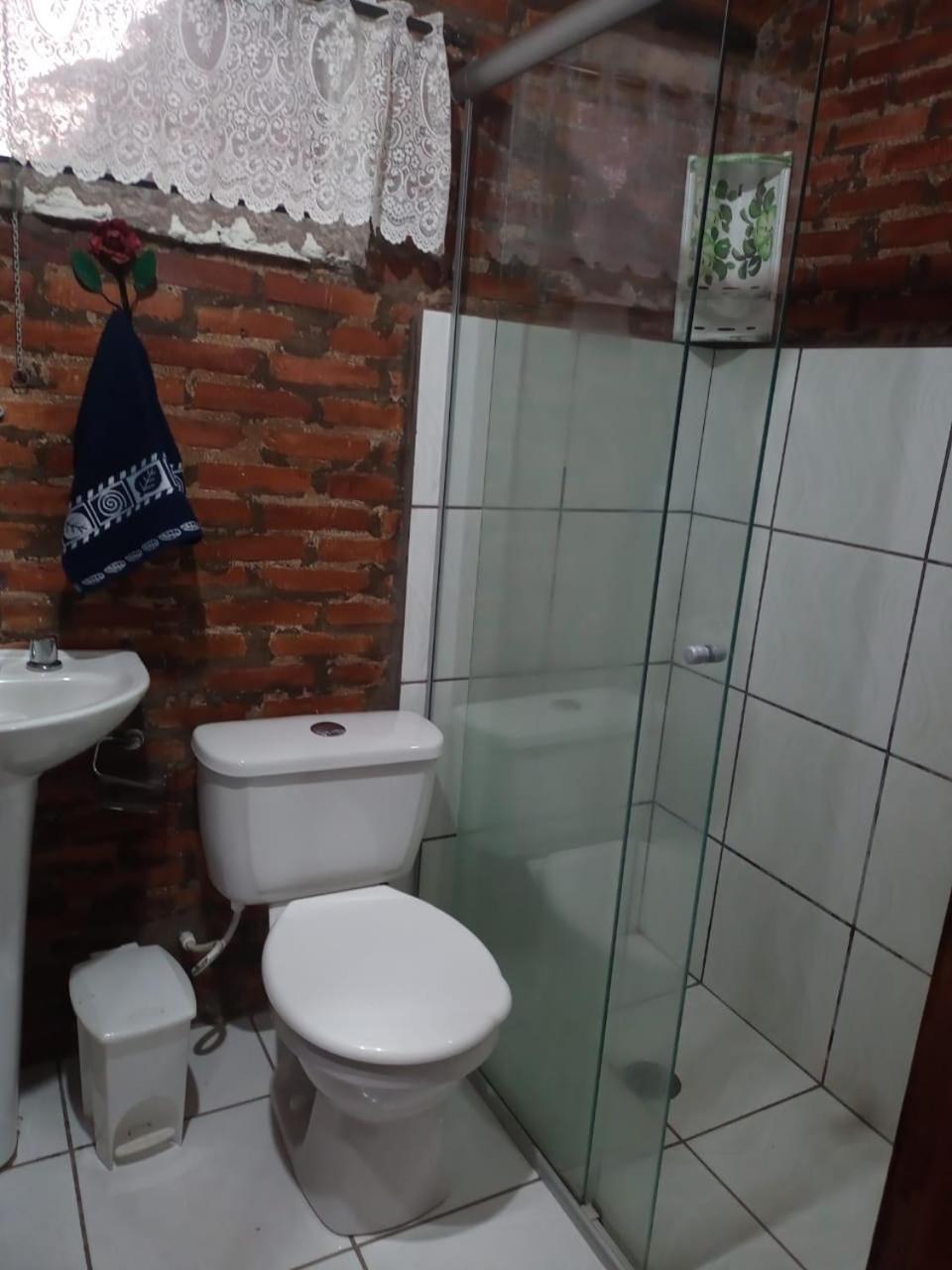 Sitio Tertulia Chalés e Cachoeira