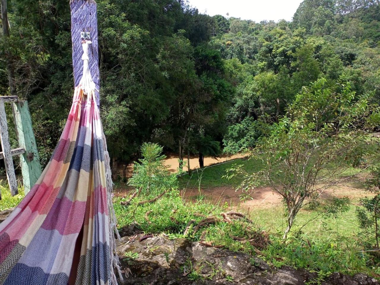 Sitio Tertulia Chalés e Cachoeira