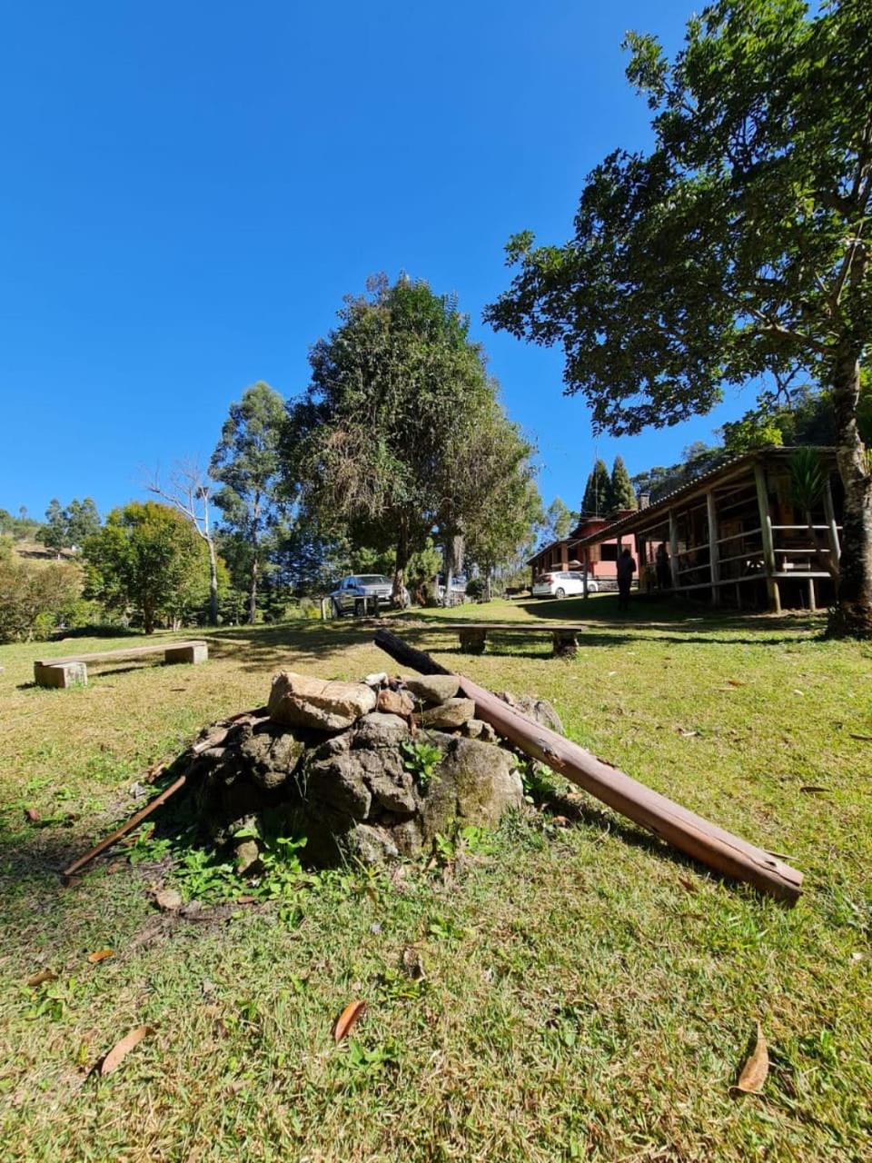 Sitio Tertulia Chalés e Cachoeira