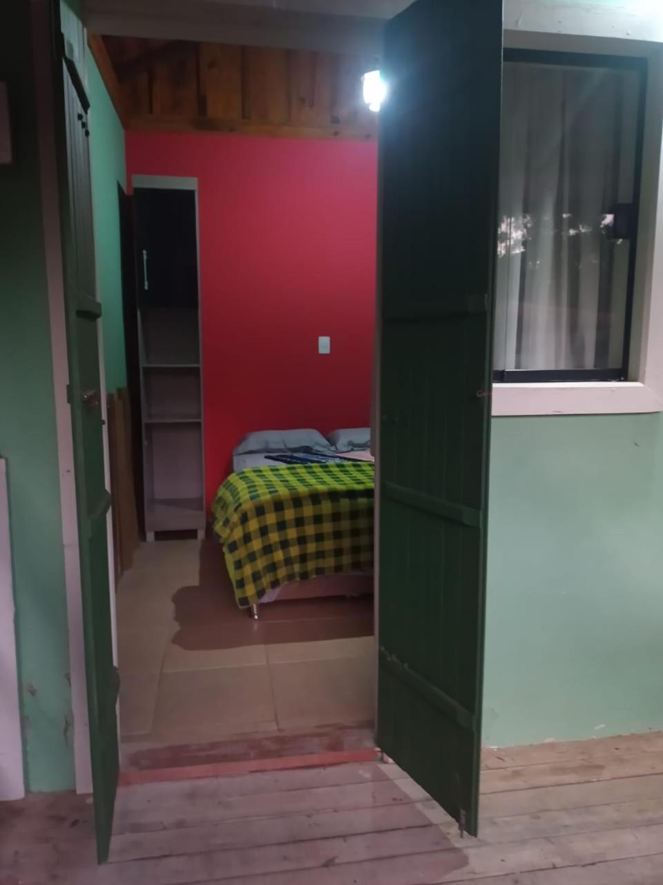 Sitio Tertulia Chalés e Cachoeira