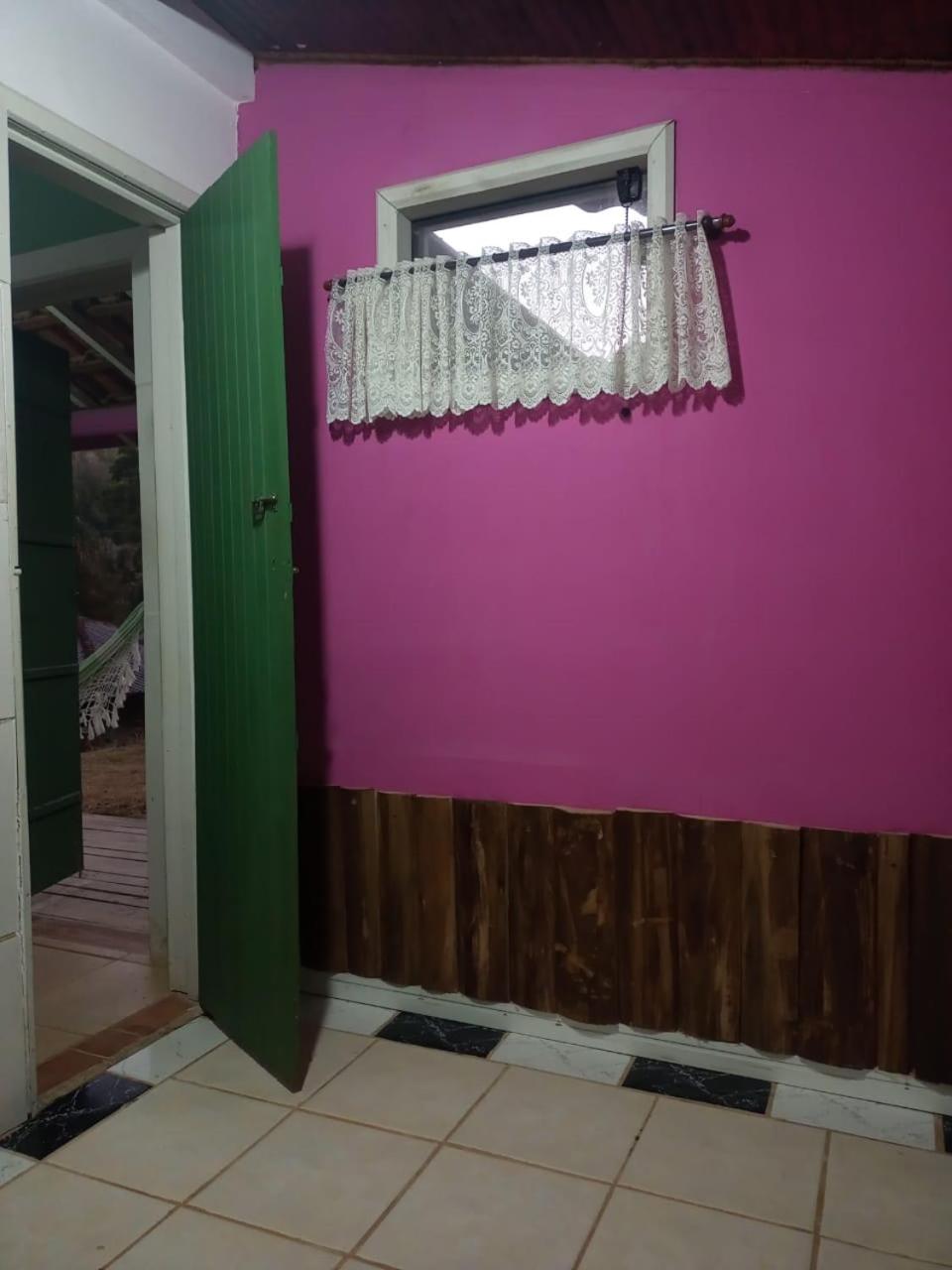 Sitio Tertulia Chalés e Cachoeira