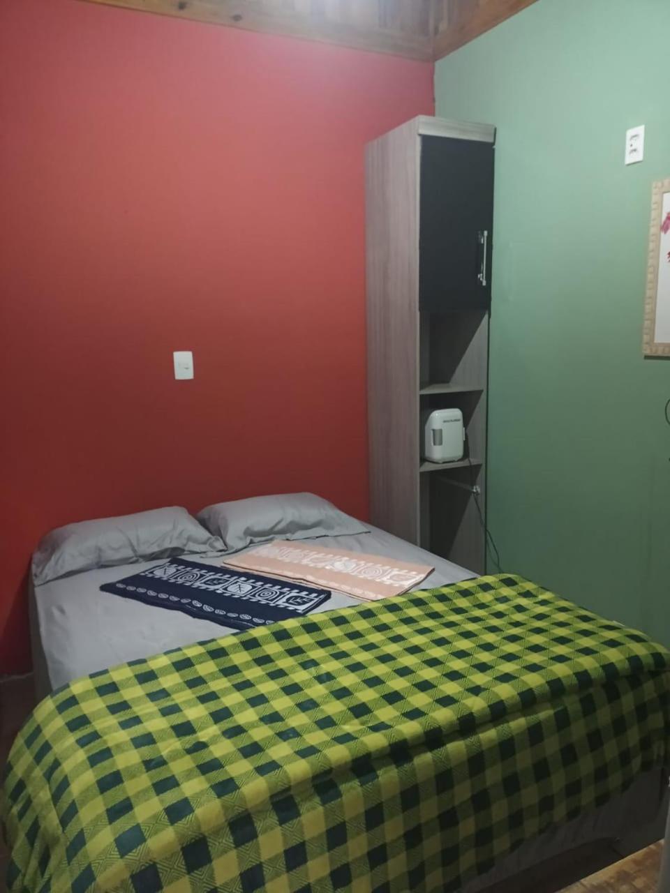 Sitio Tertulia Chalés e Cachoeira