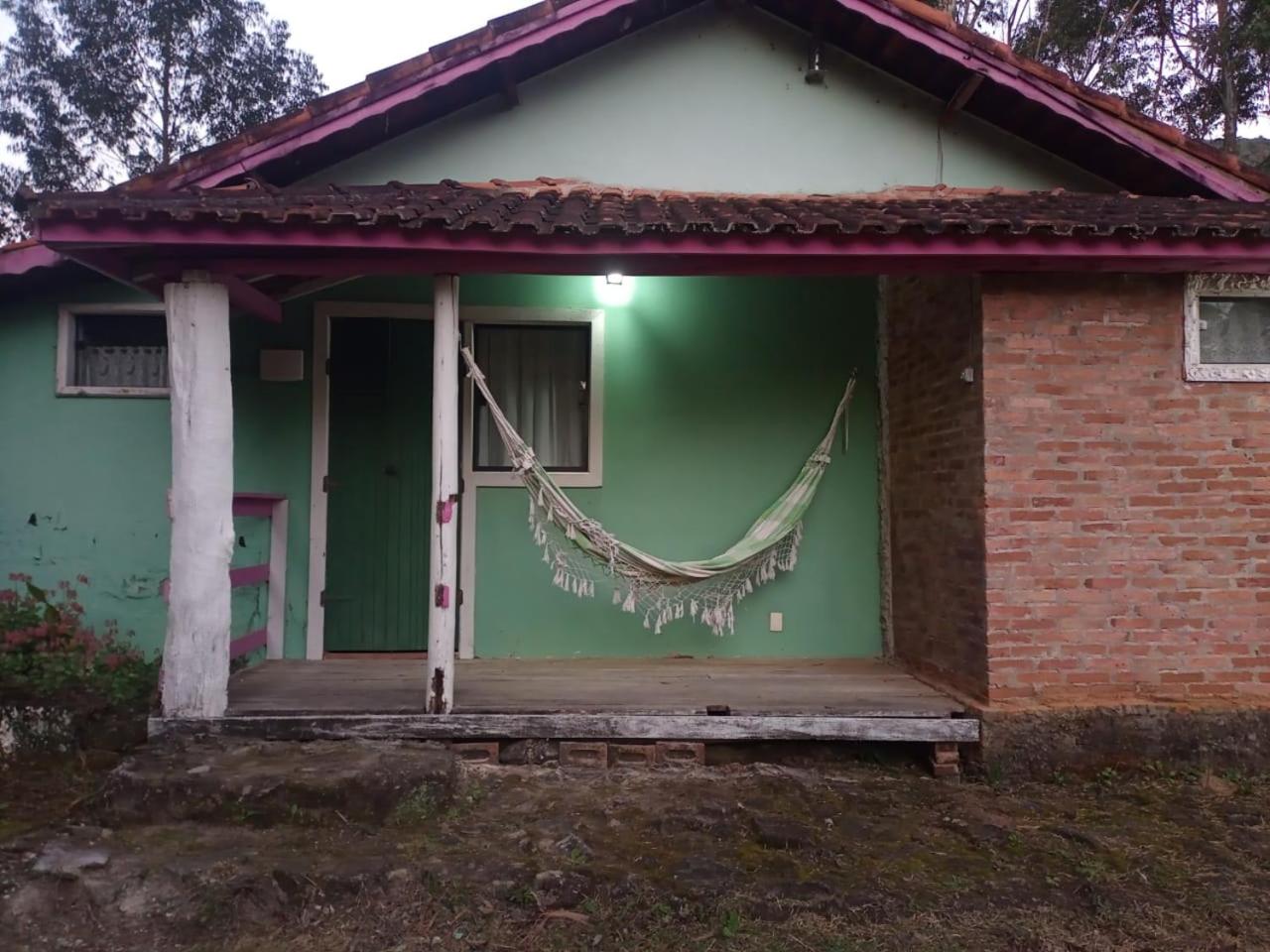 Sitio Tertulia Chalés e Cachoeira