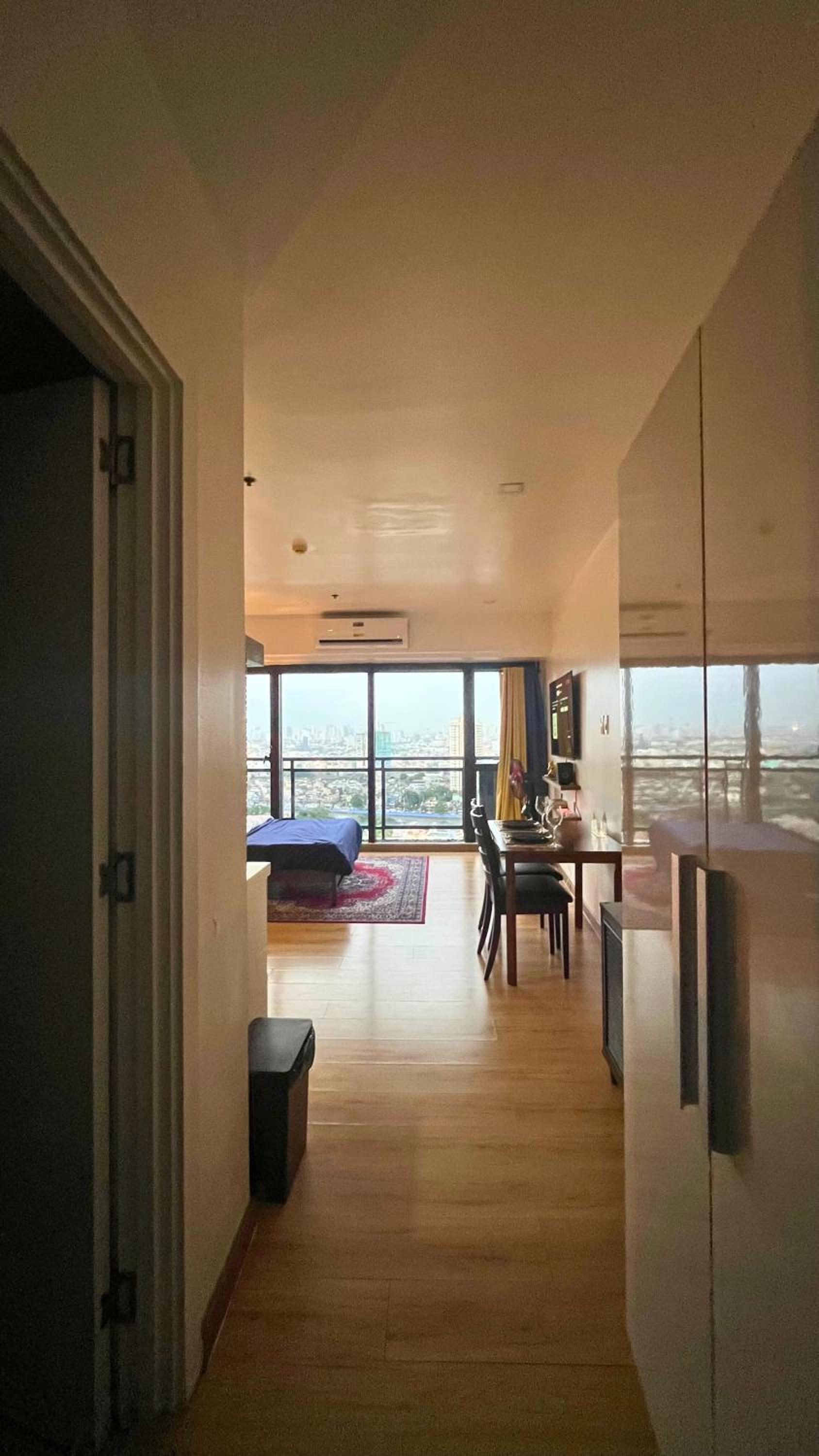 Premium Luxe Studio near Rockwell with City View & Access to Pool,Gym,Sauna,GameRoom view 4