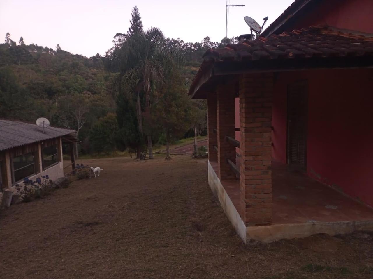 Sitio Tertulia Chalés e Cachoeira