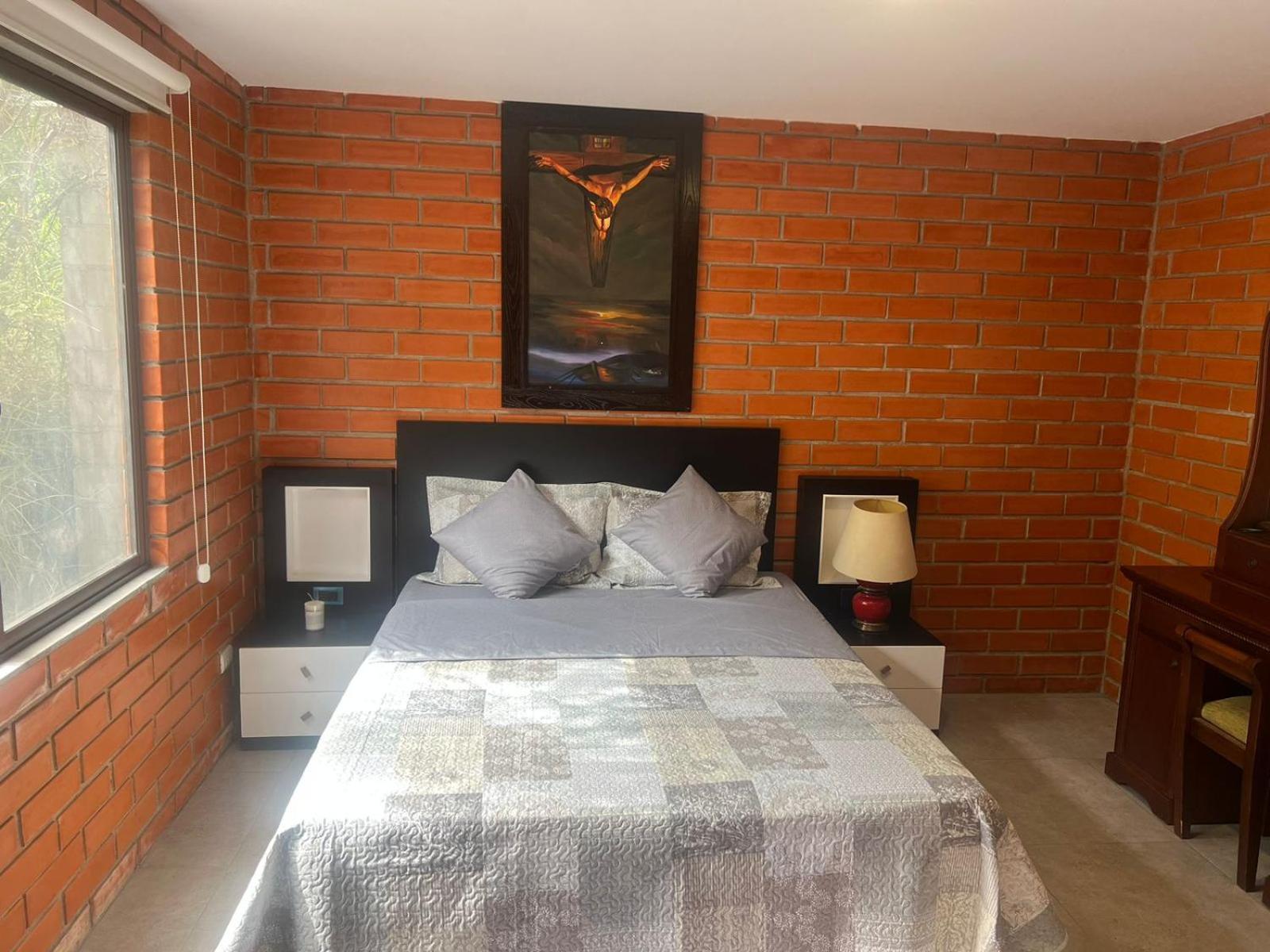 Elegante Quinta en Yunguilla con piscina para 14 personas a 2 cuadras de la via principal view 5