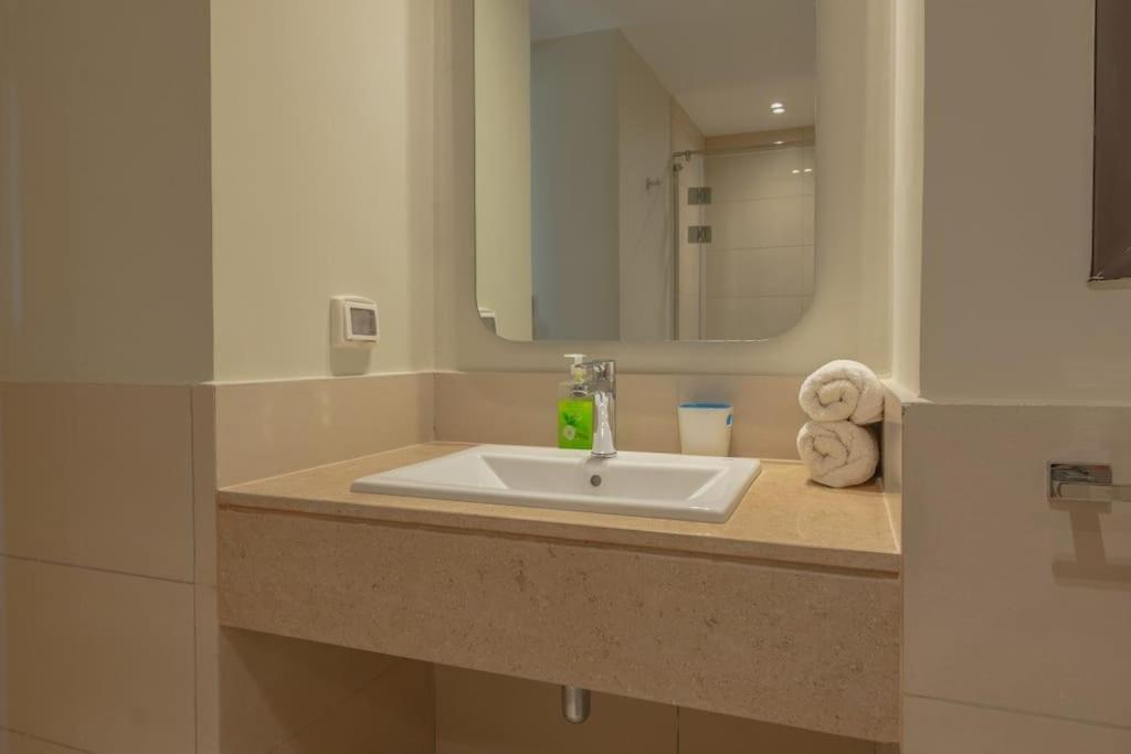 Tranquil 2BR in Shedwan I El Gouna I Pool and Lagoon View view 4