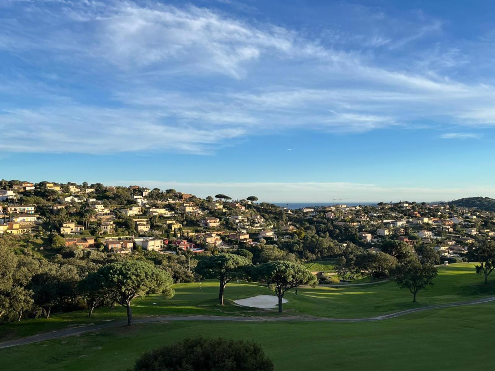 Appartement avec piscine, vue golf à sainte Maxime