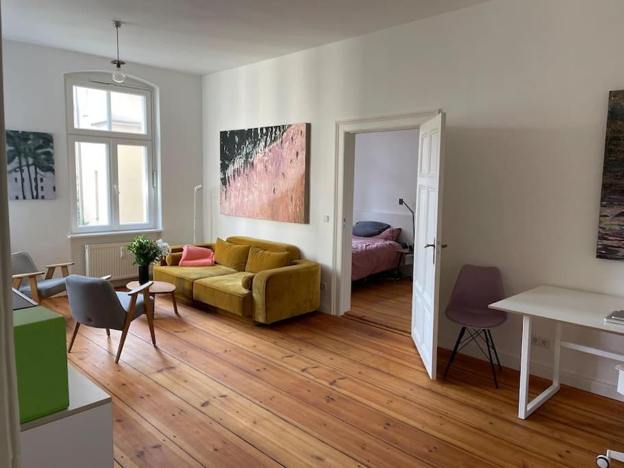 Wunderschöne, großzügige Altbauwohnung in Mitte