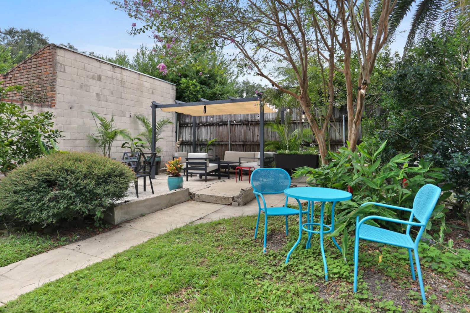 Uptown Charm Outdoor space and EZ Street Car access