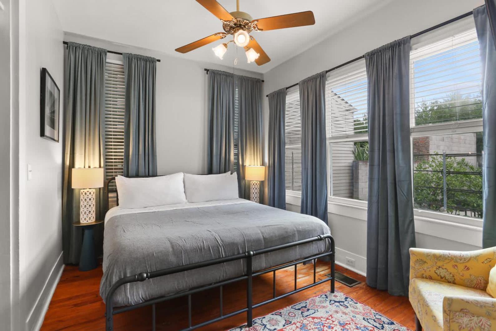 Uptown Charm Outdoor space and EZ Street Car access