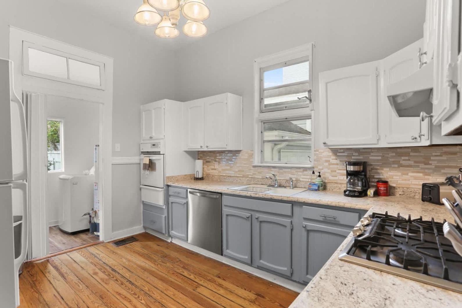 Uptown Charm Outdoor space and EZ Street Car access