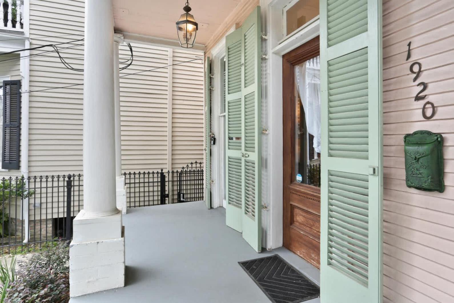 Uptown Charm Outdoor space and EZ Street Car access