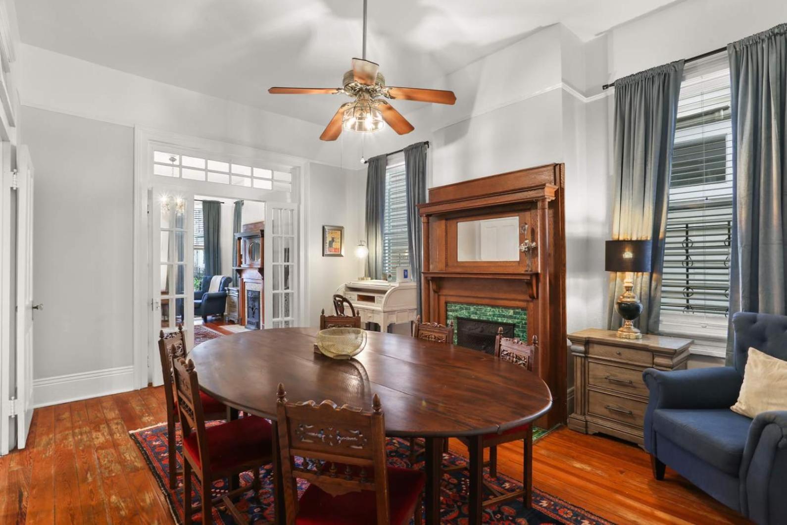 Uptown Charm Outdoor space and EZ Street Car access