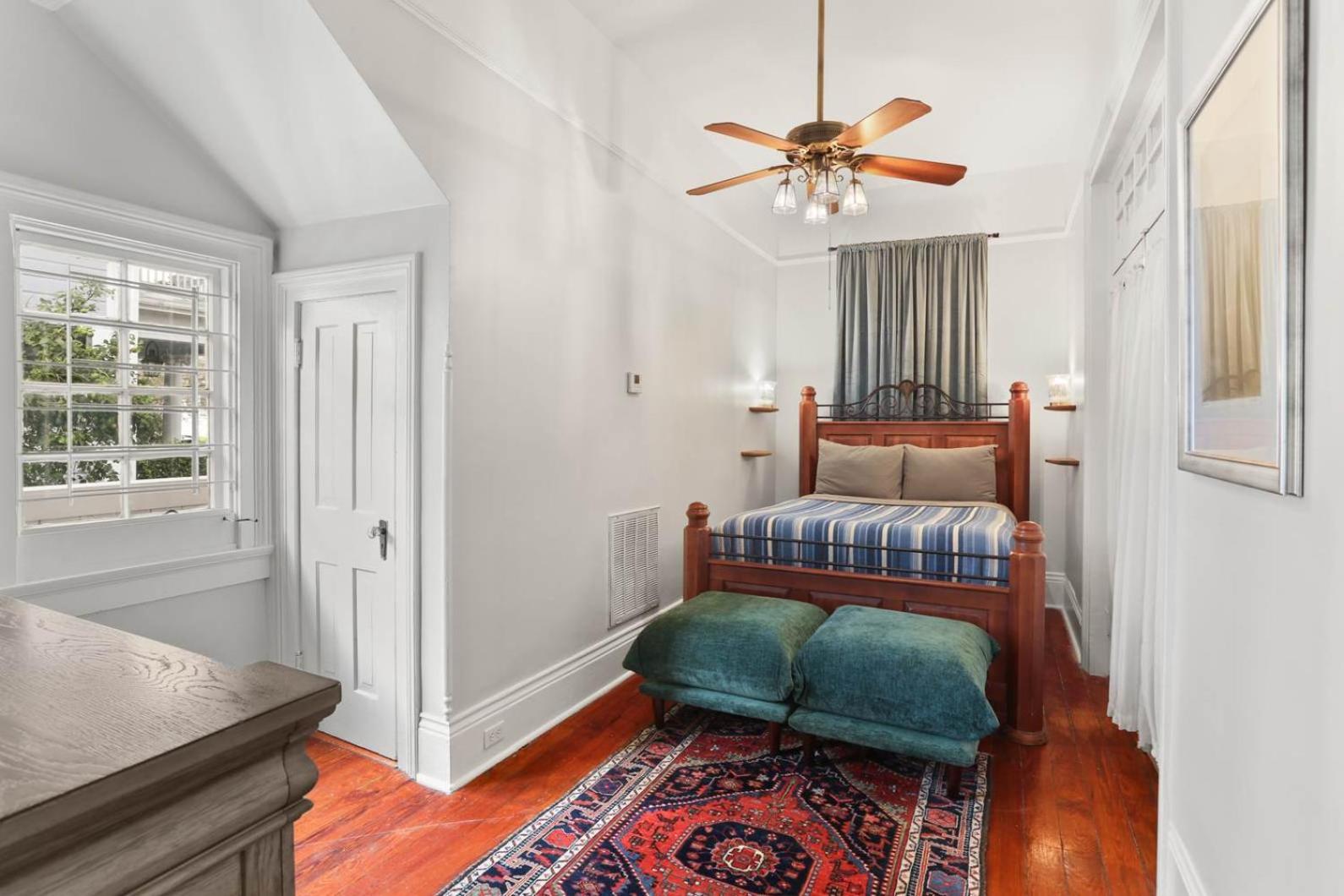 Uptown Charm Outdoor space and EZ Street Car access