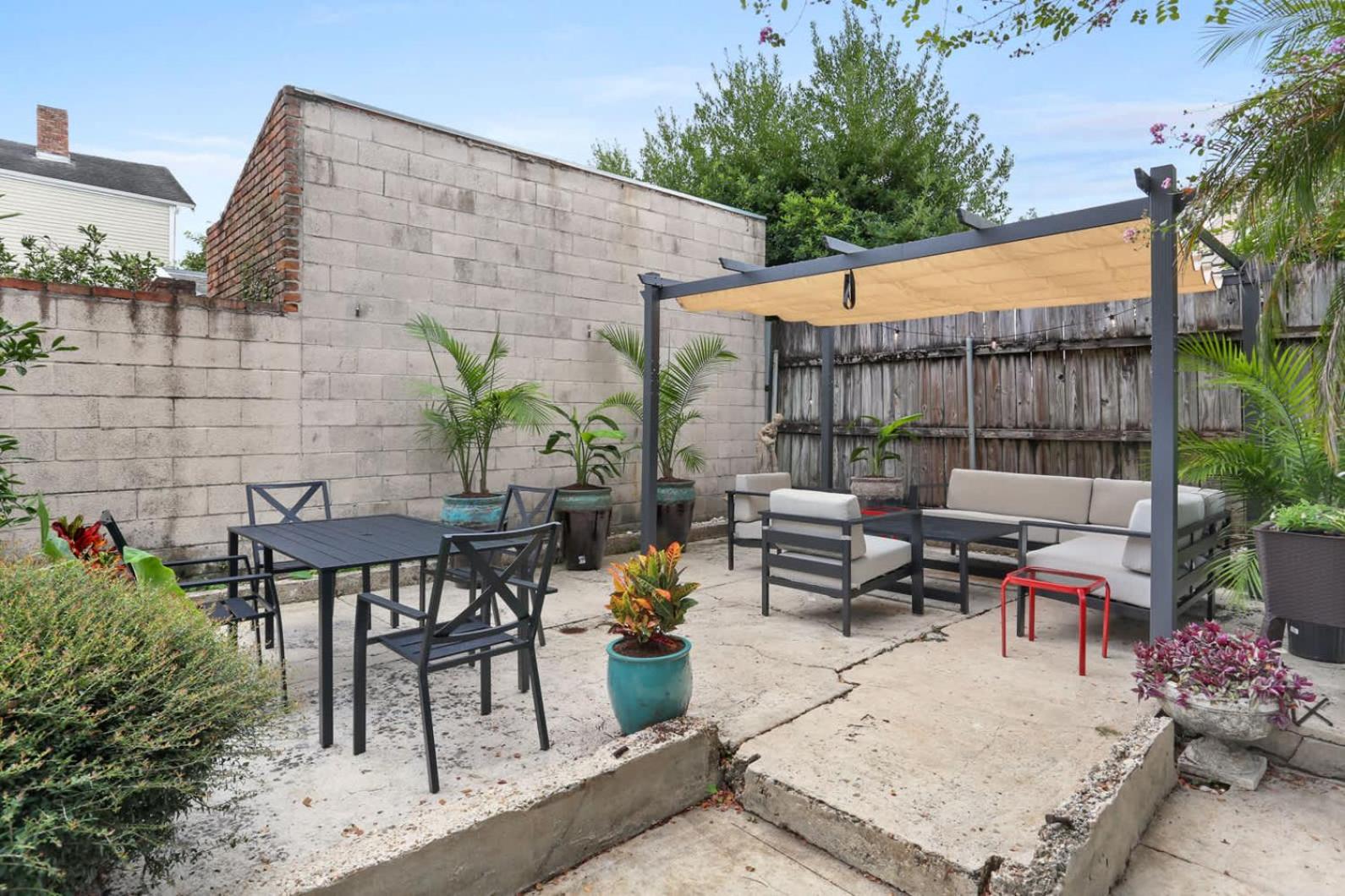 Uptown Charm Outdoor space and EZ Street Car access
