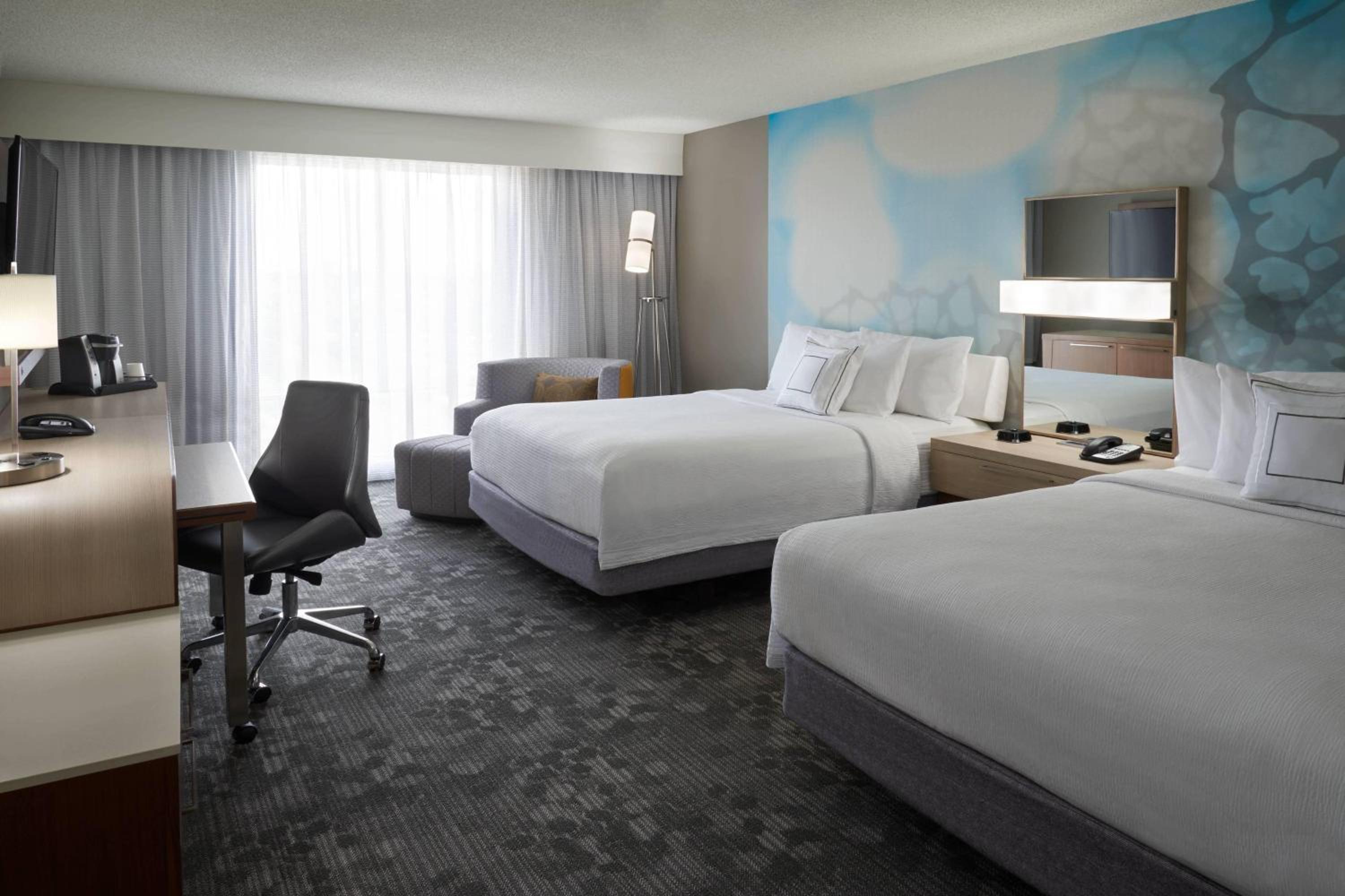 Courtyard by Marriott Toronto Airport-4