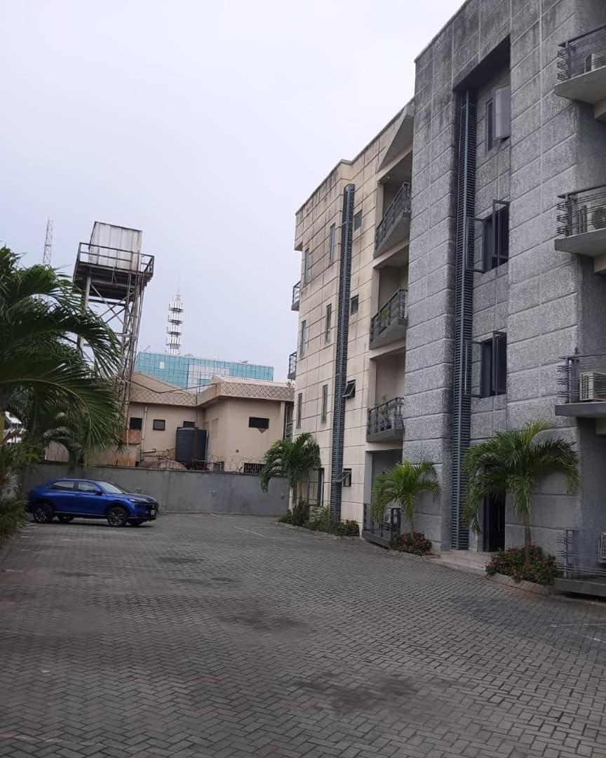 Enzo Apartments, Suites & Pods