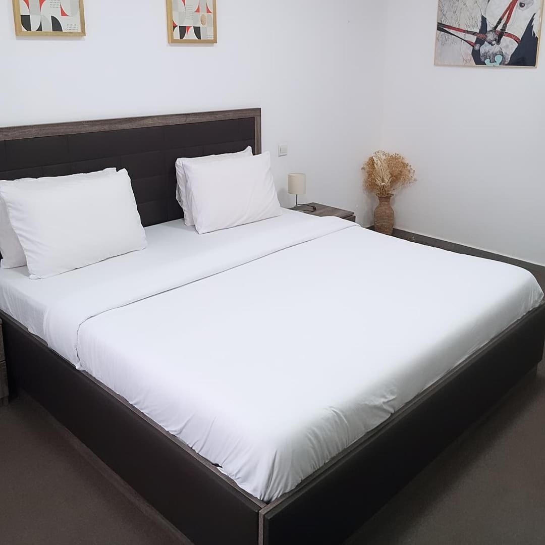 Enzo Apartments, Suites & Pods