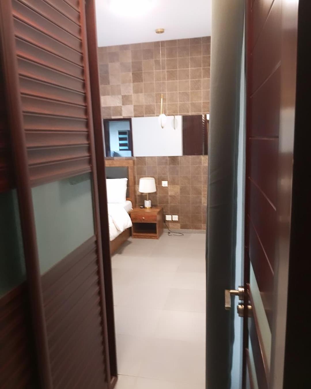 Enzo Apartments, Suites & Pods