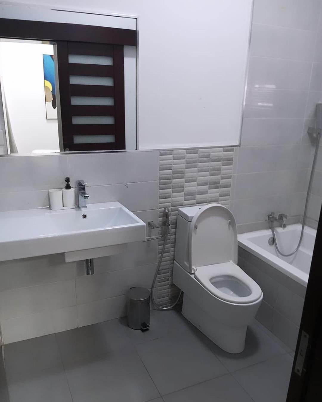 Enzo Apartments, Suites & Pods
