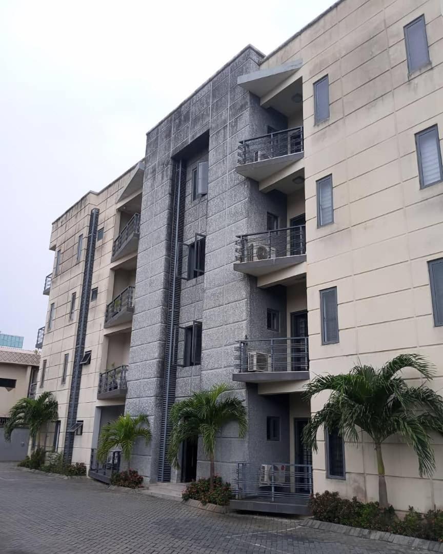 Enzo Apartments, Suites & Pods