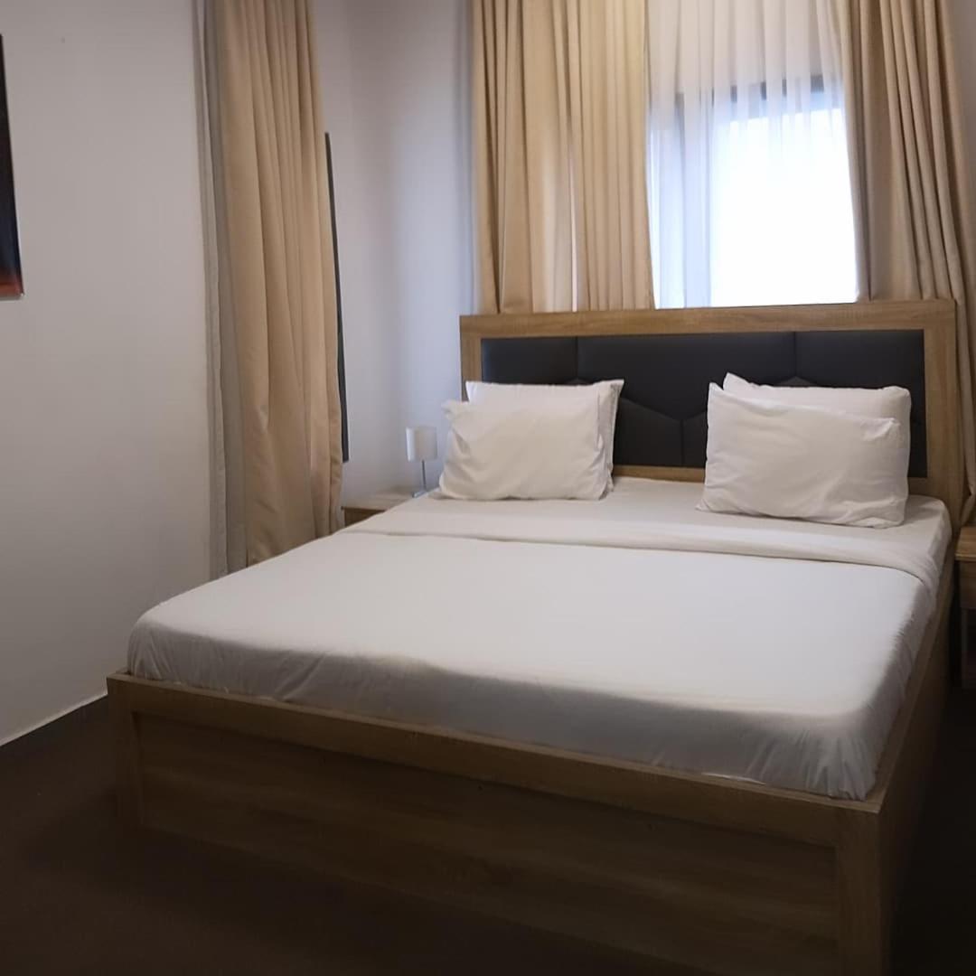 Enzo Apartments, Suites & Pods
