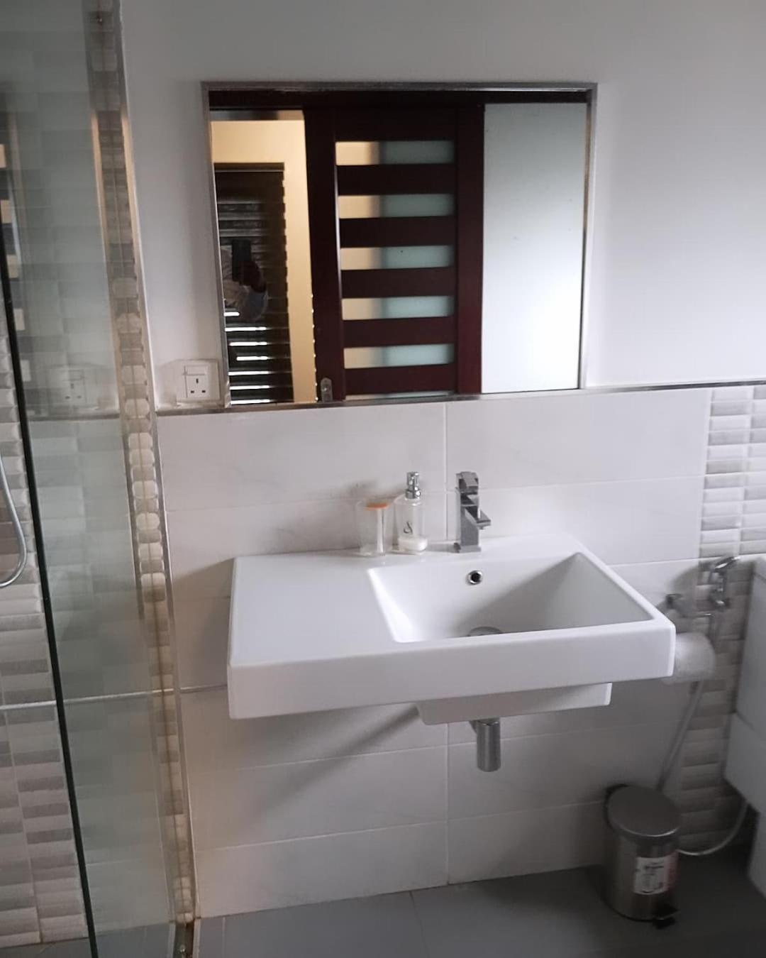 Enzo Apartments, Suites & Pods