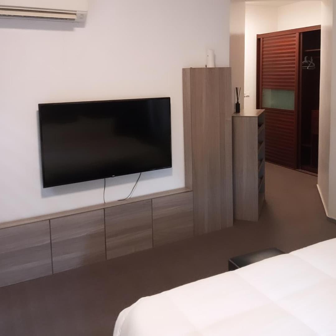Enzo Apartments, Suites & Pods