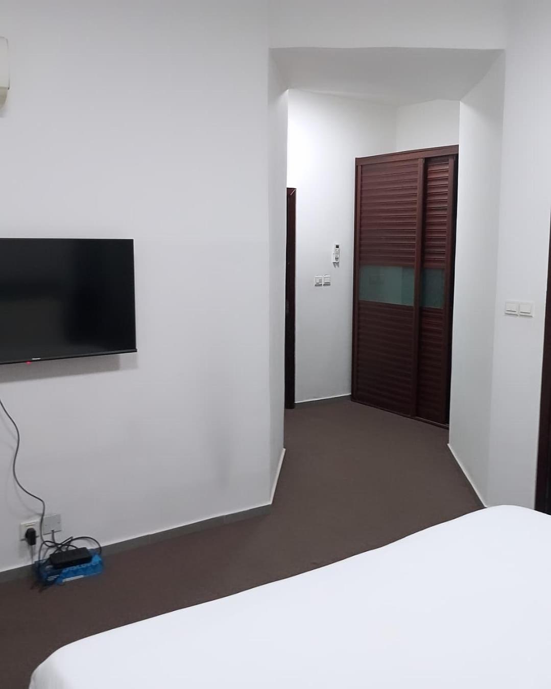 Enzo Apartments, Suites & Pods