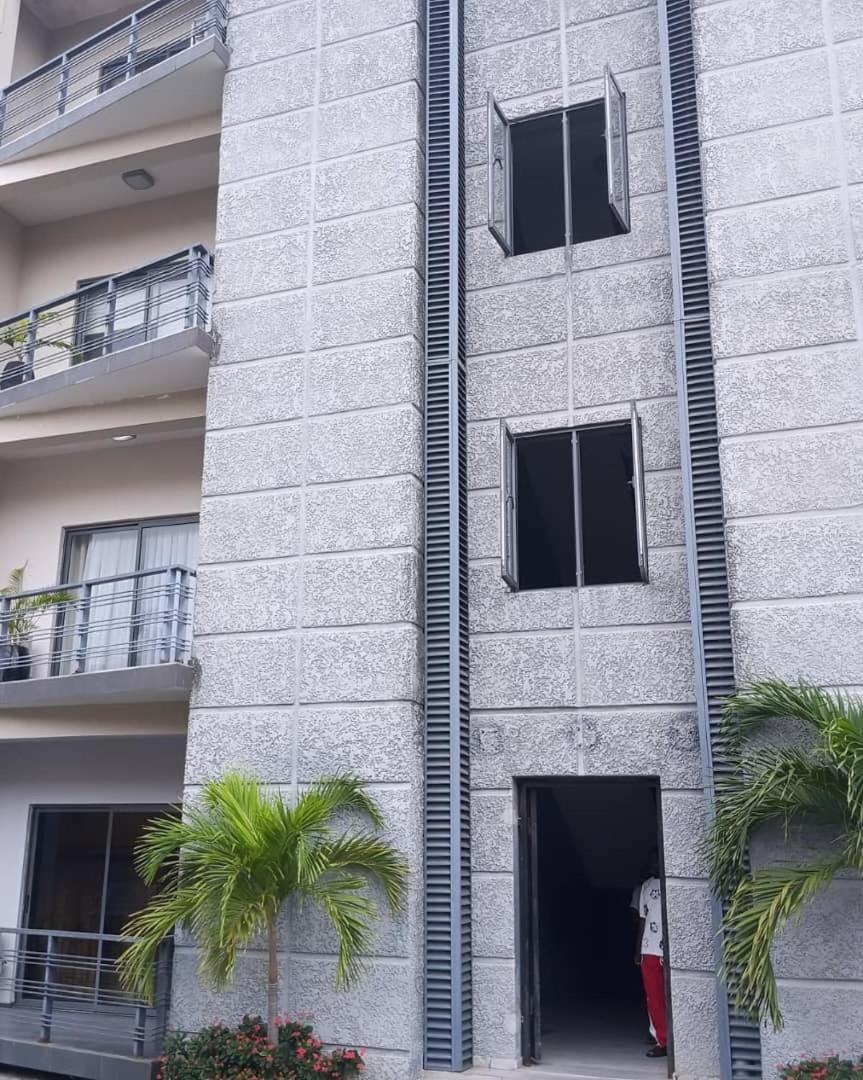 Enzo Apartments, Suites & Pods