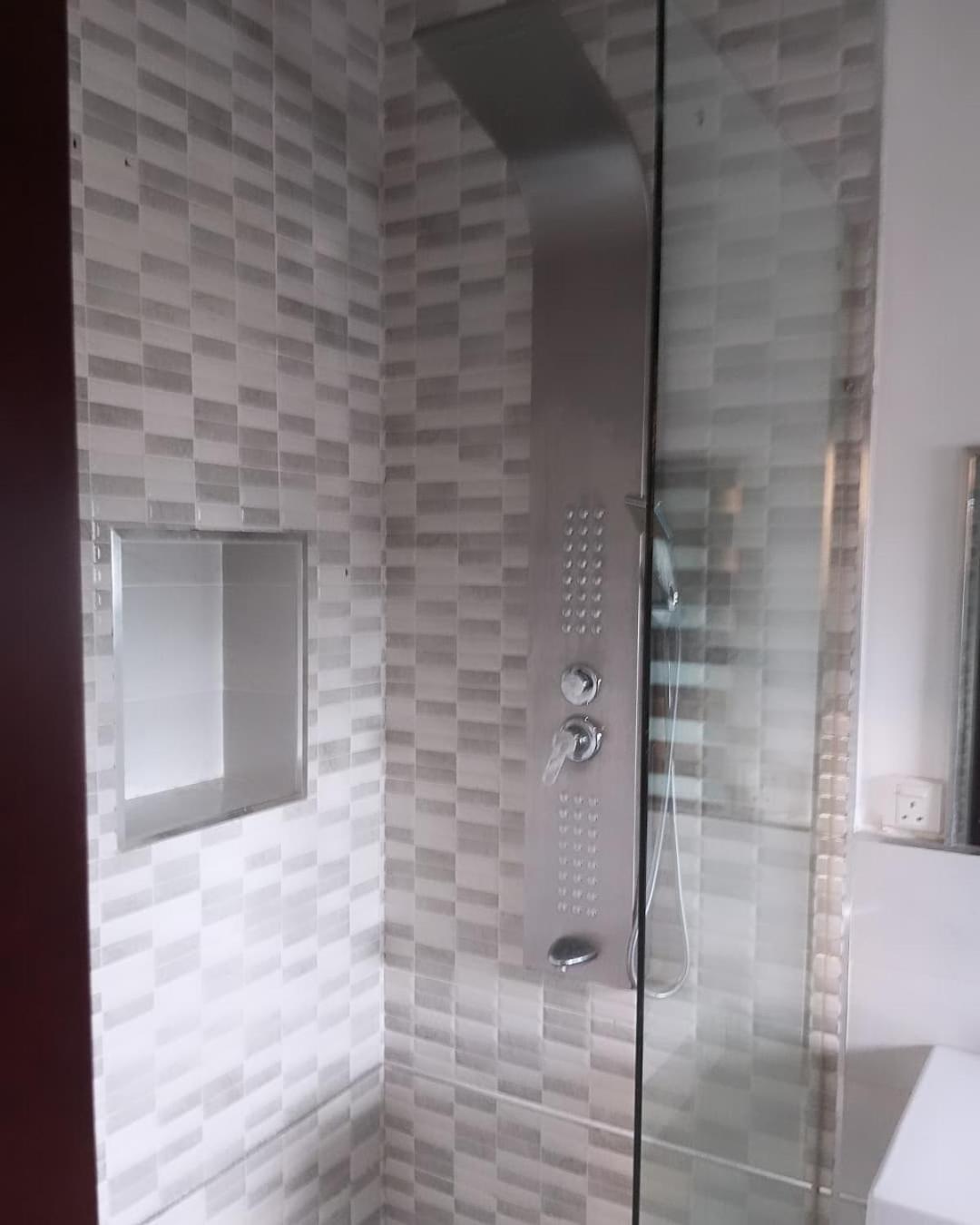 Enzo Apartments, Suites & Pods