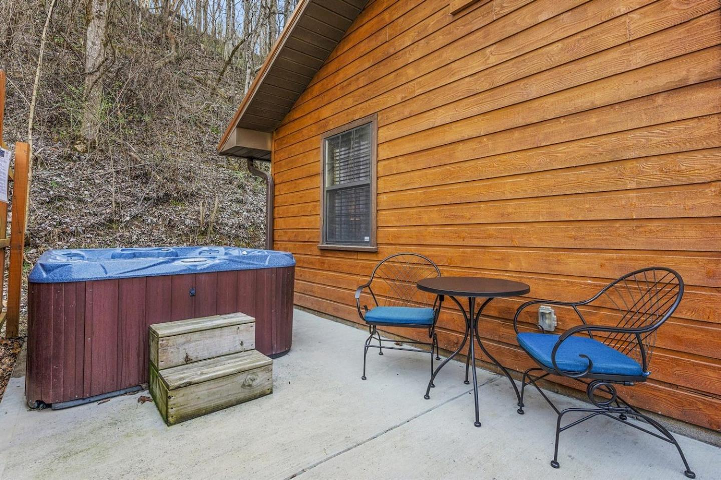 Strawberry Wine Romantic Hot Tub Cabin view 4