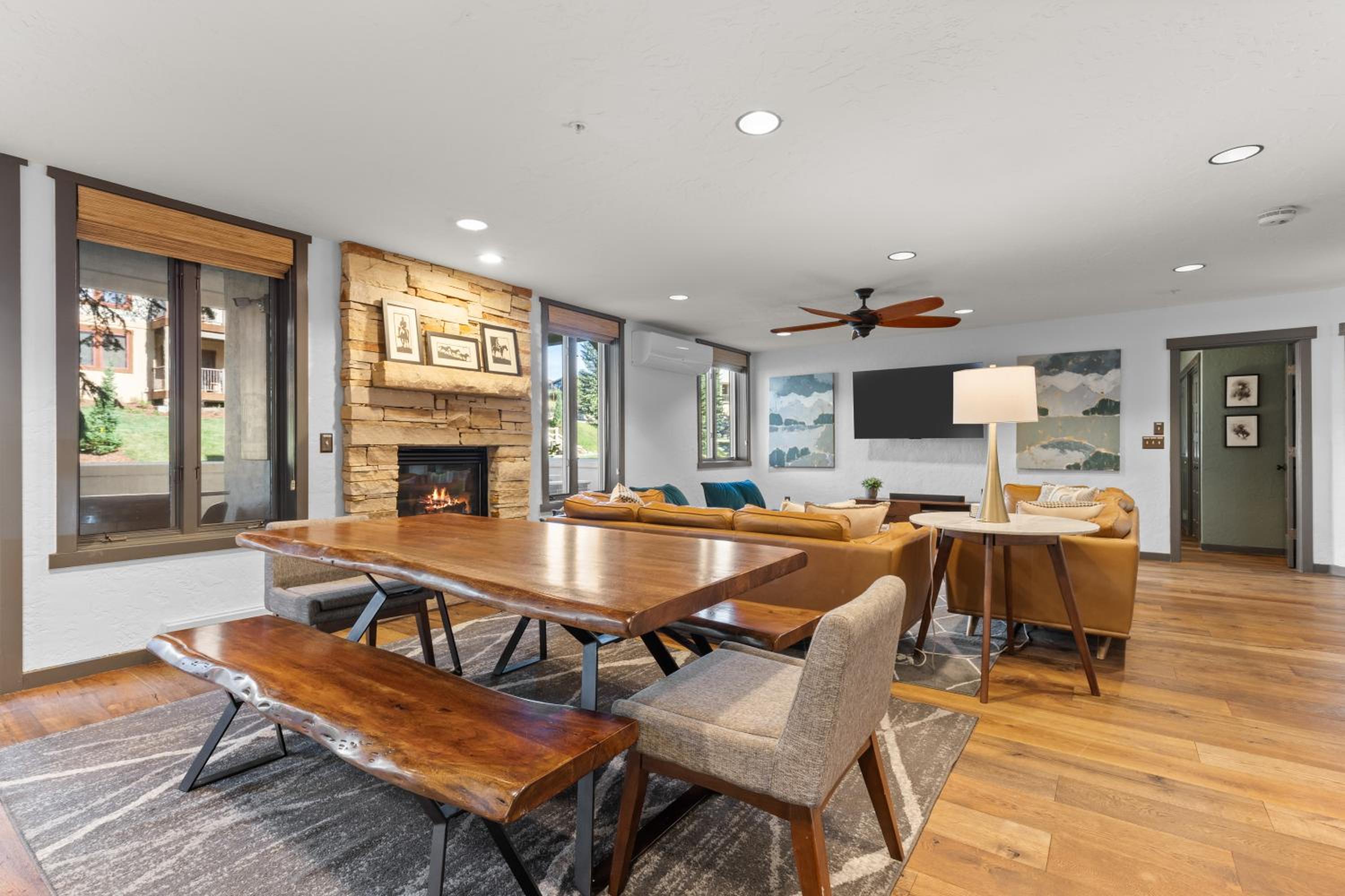 Whiskey Ridge - Spacious Mountain Modern Condo - Easy Walk to Base, Two Patios, 2 Main Suites, Grill! view 5