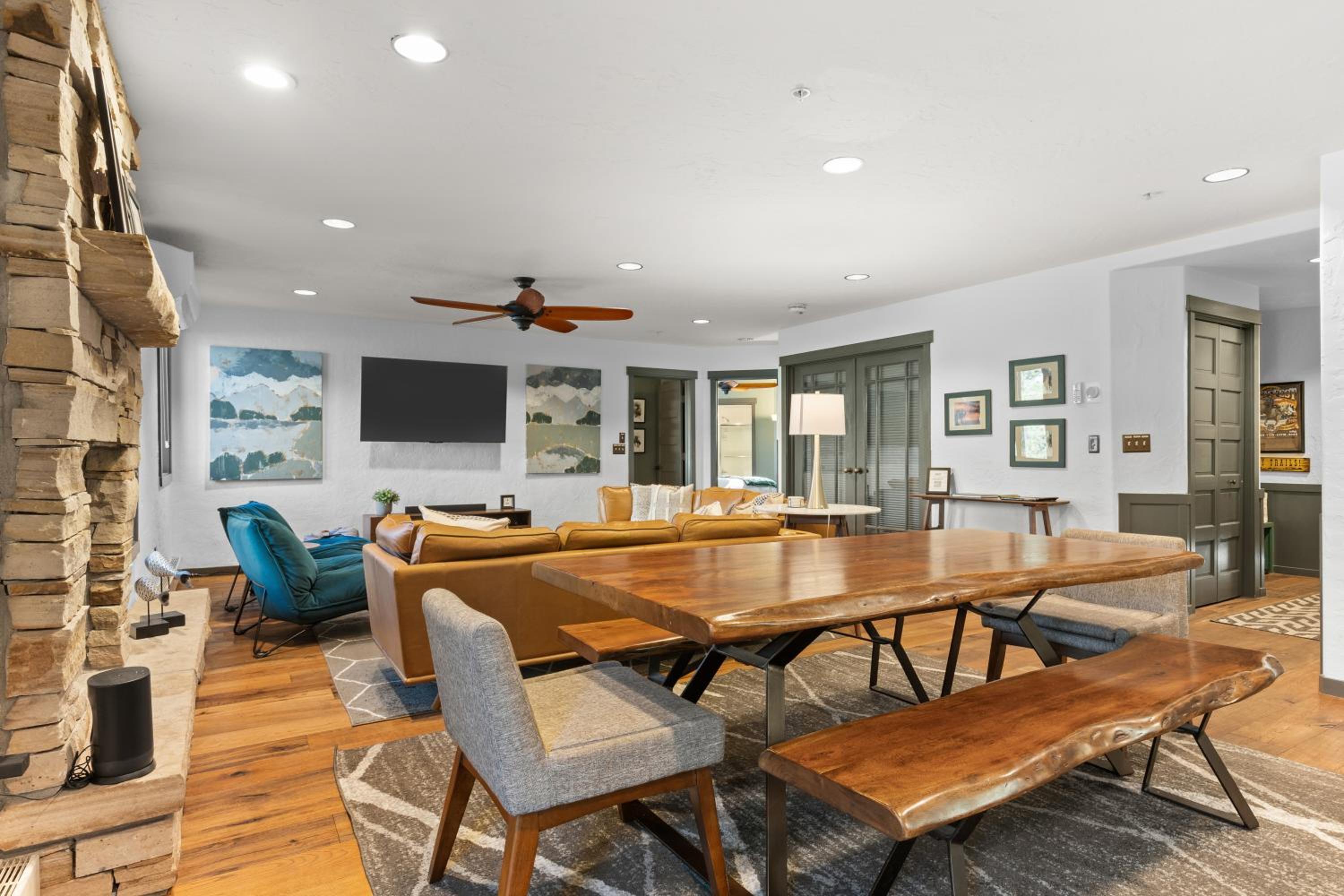 Whiskey Ridge - Spacious Mountain Modern Condo - Easy Walk to Base, Two Patios, 2 Main Suites, Grill! view 4