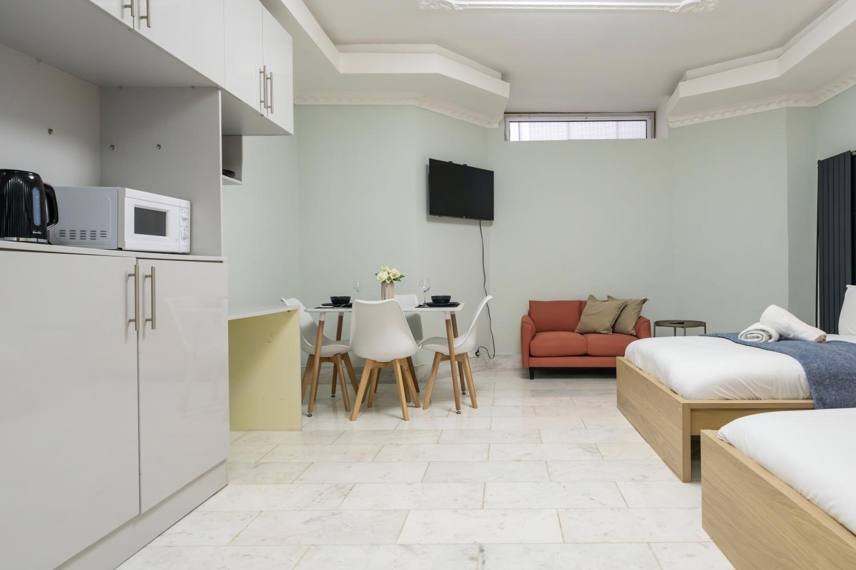 Finchley Road Studios & Apartments by PrimeCityHosts