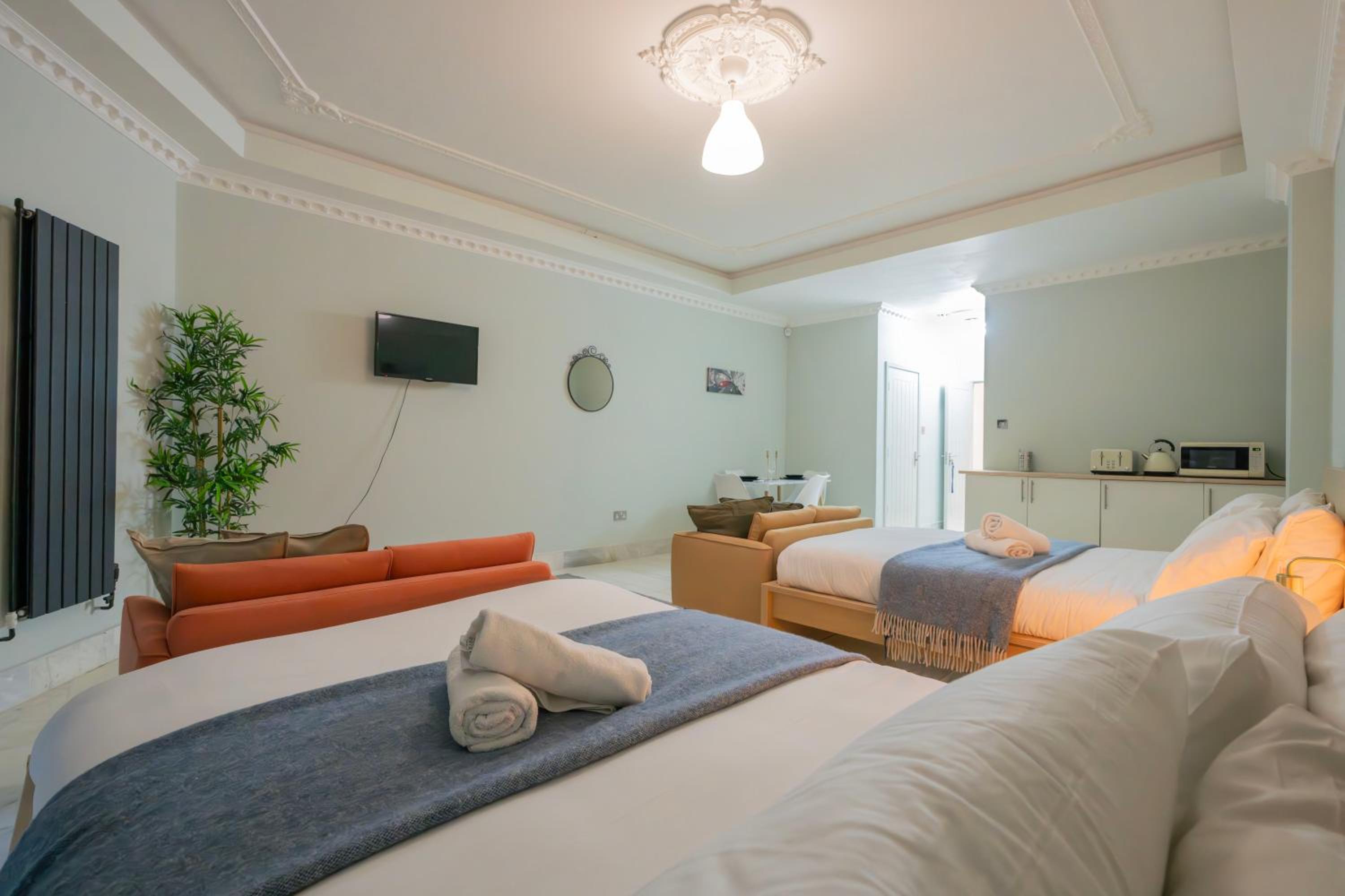 Finchley Road Studios & Apartments by PrimeCityHosts