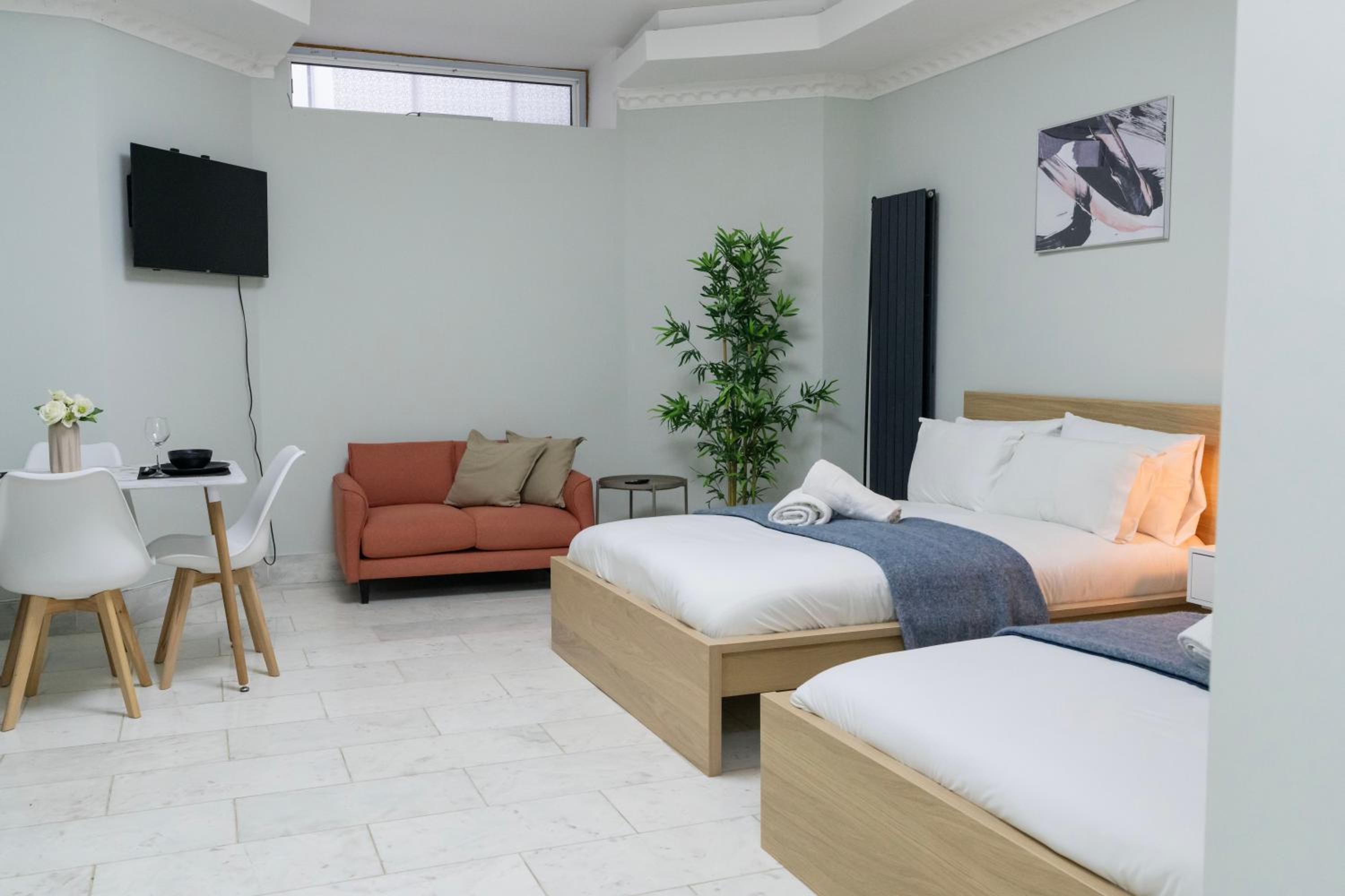 Finchley Road Studios & Apartments by PrimeCityHosts
