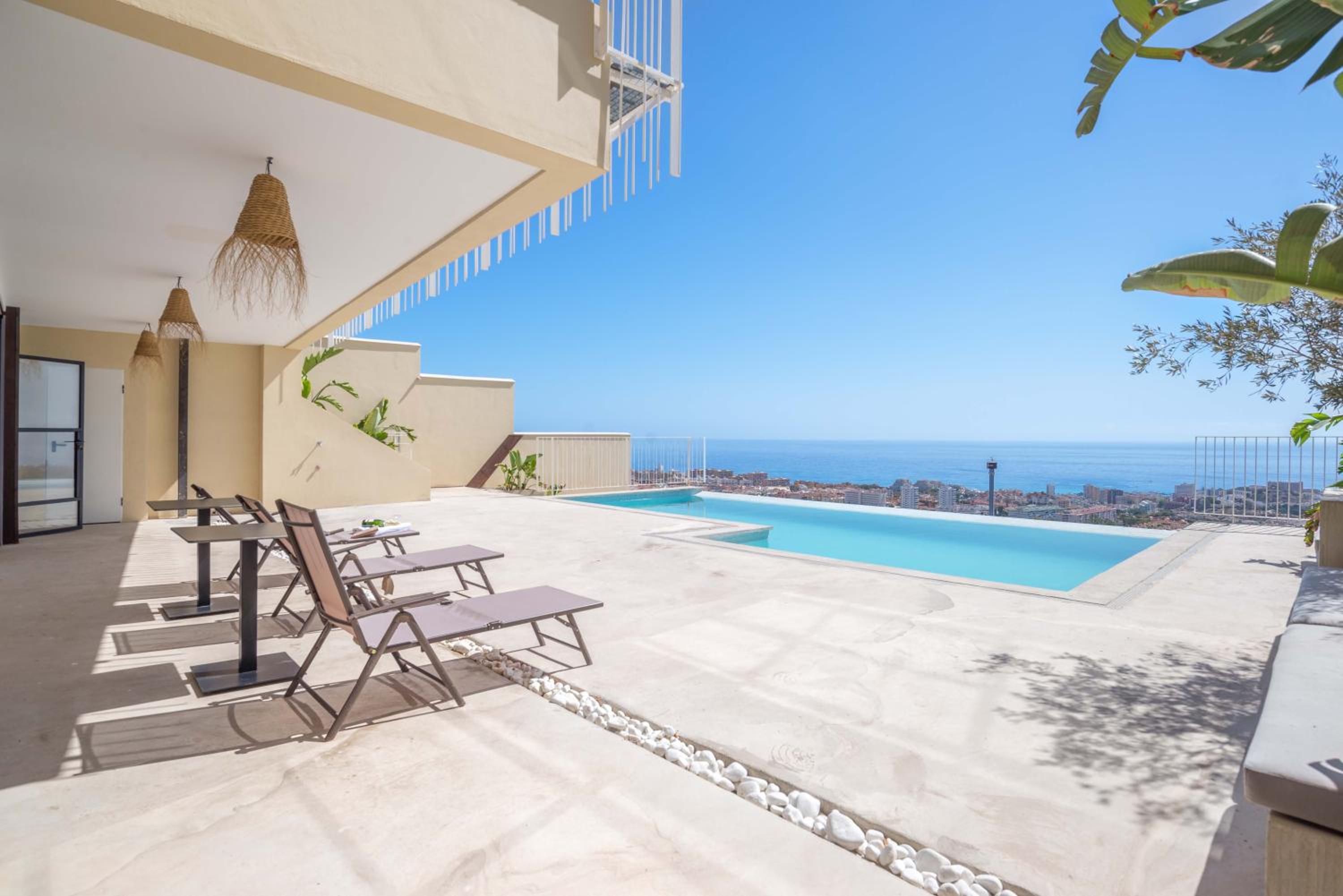 Spacious villa with great views!