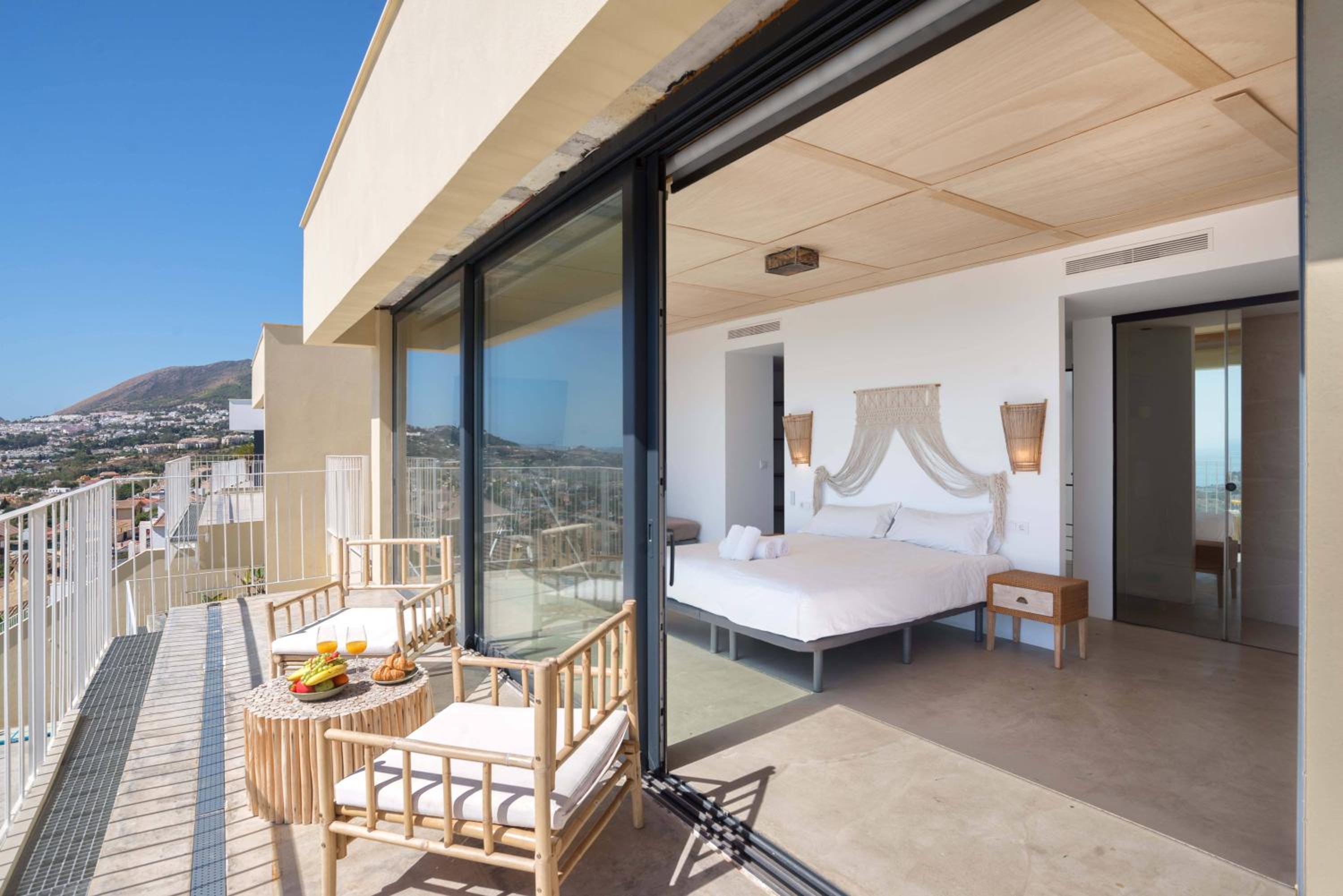 Spacious villa with great views!