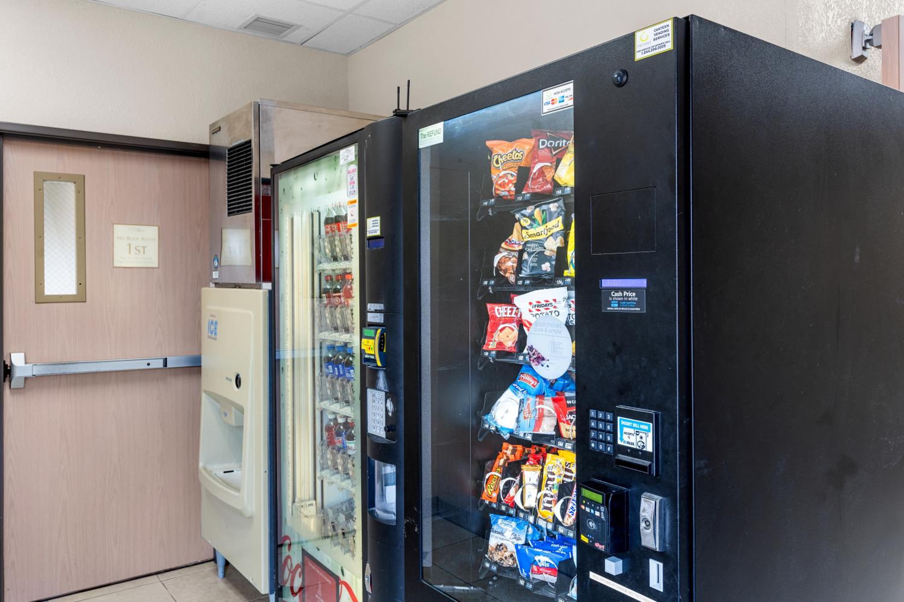 Lawrence Vacations - Baymont by Wyndham Lawrence - Property Image 11