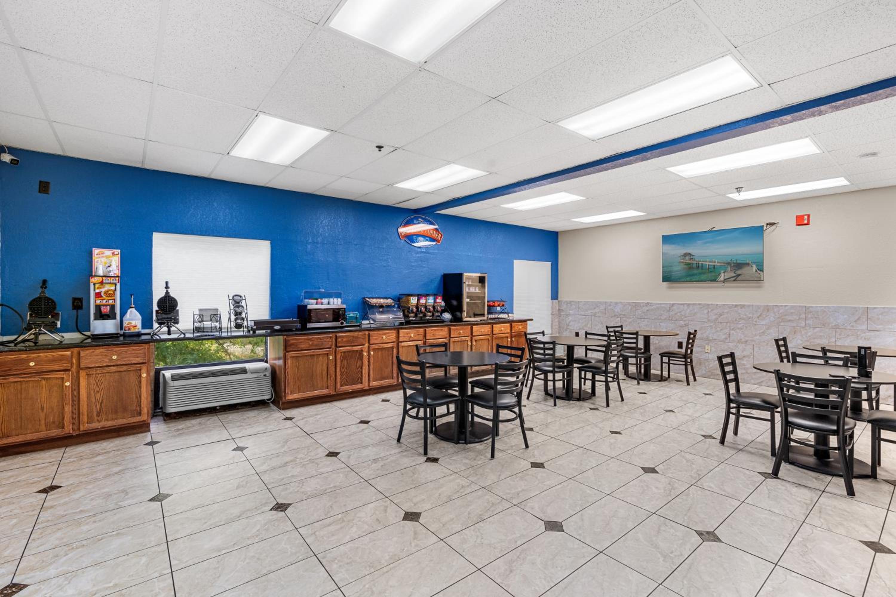 Lawrence Vacations - Baymont by Wyndham Lawrence - Property Image 9