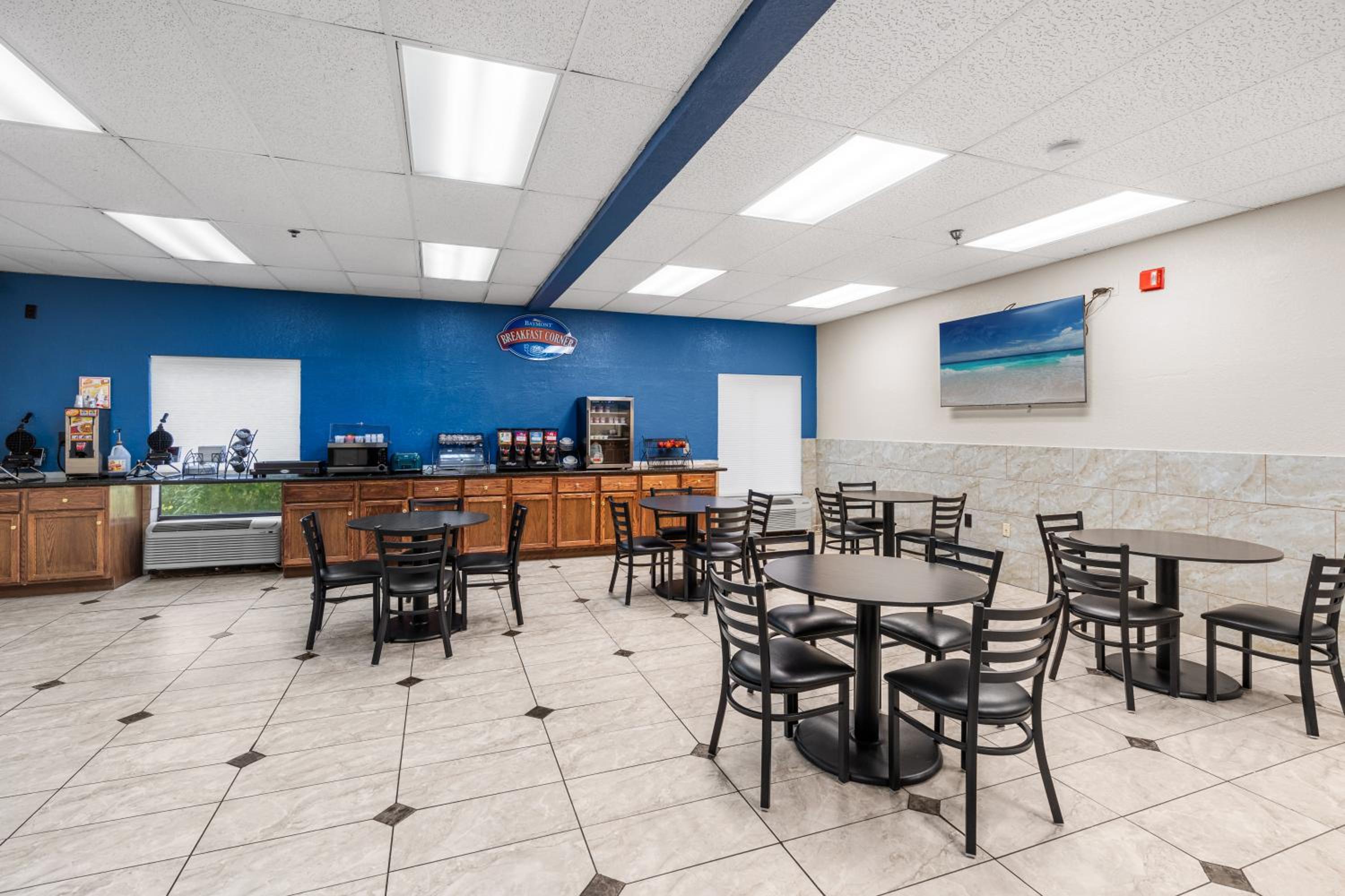 Lawrence Vacations - Baymont by Wyndham Lawrence - Property Image 10