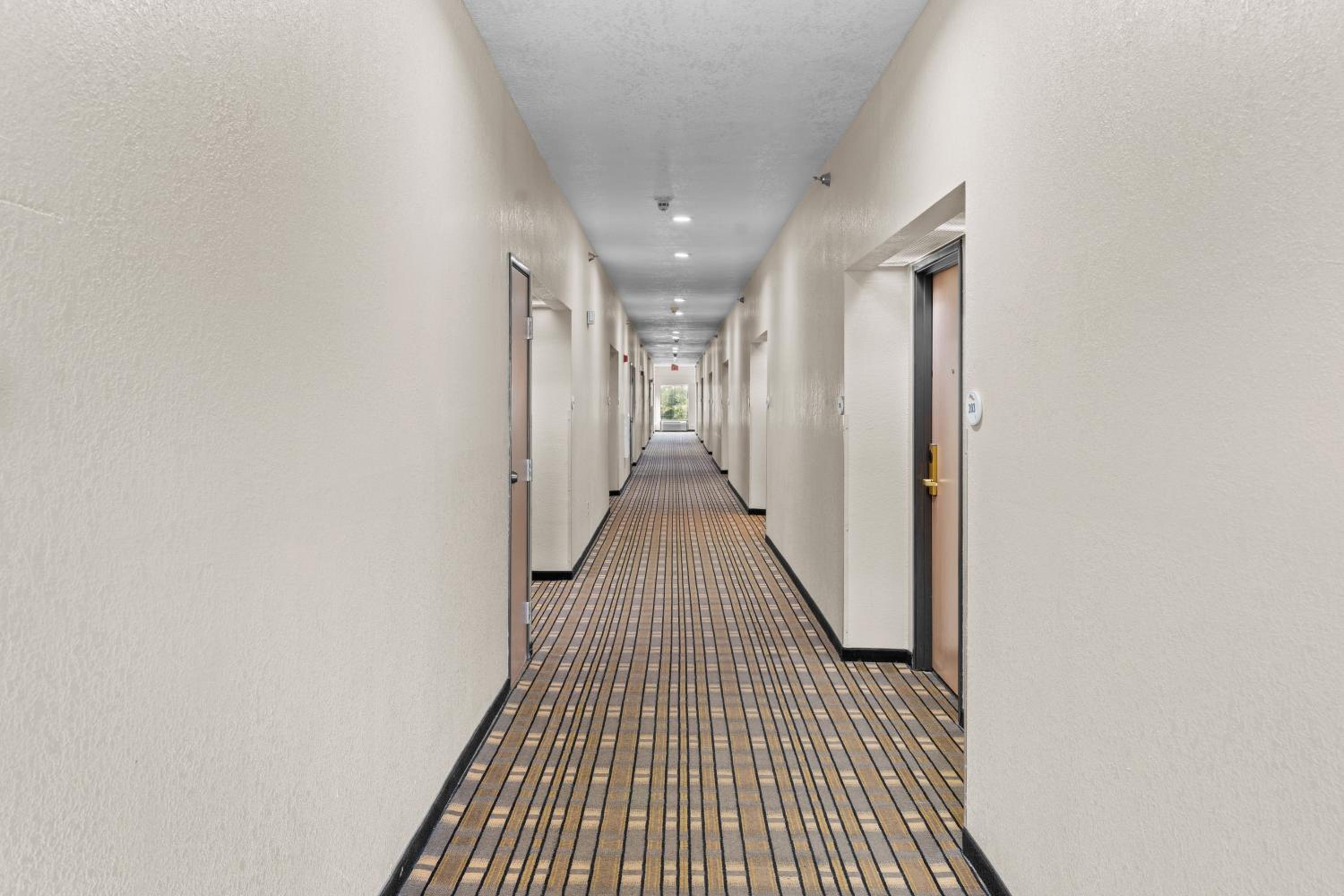 Lawrence Vacations - Baymont by Wyndham Lawrence - Property Image 7