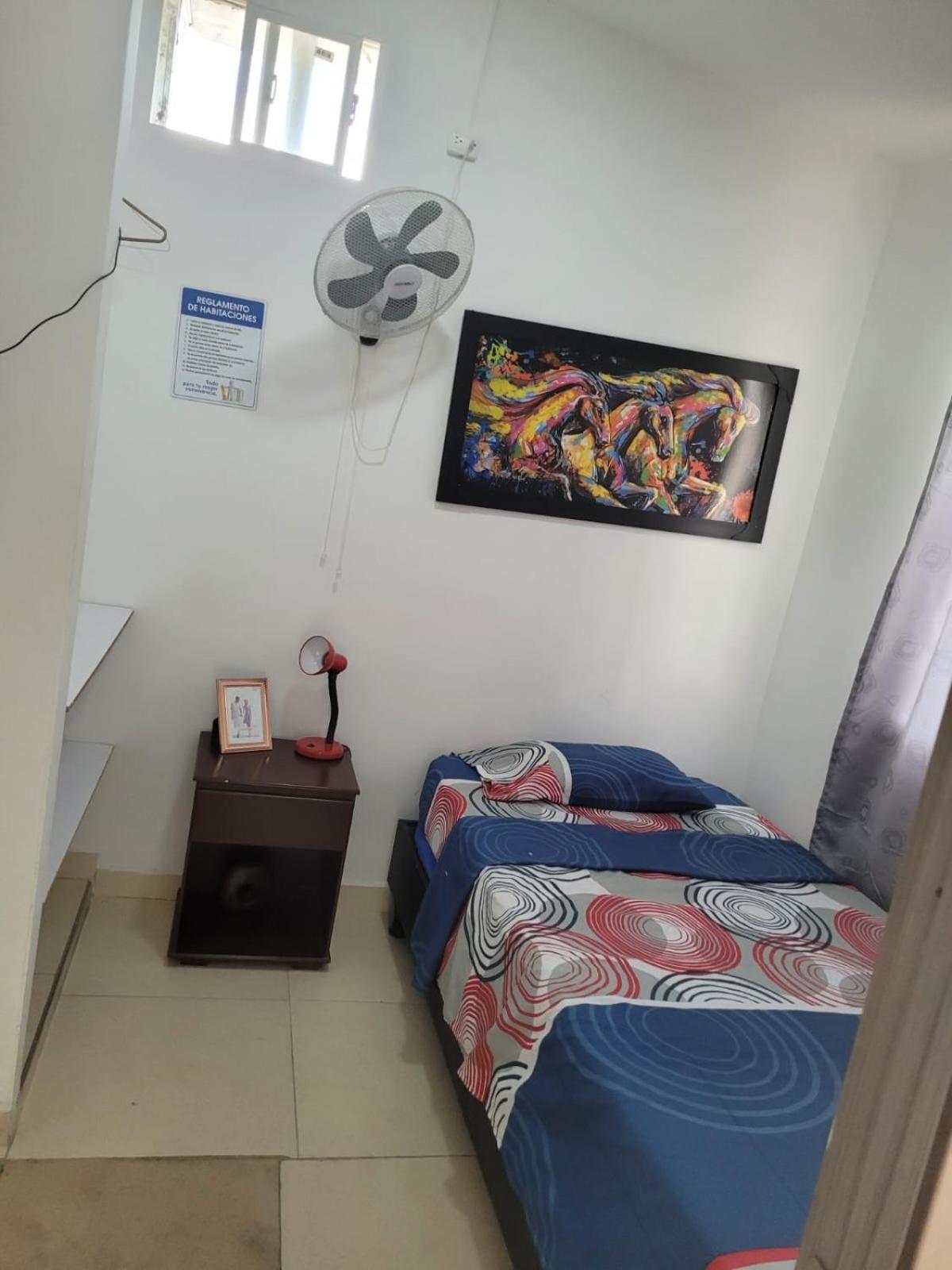 HOSTAL S Y S
