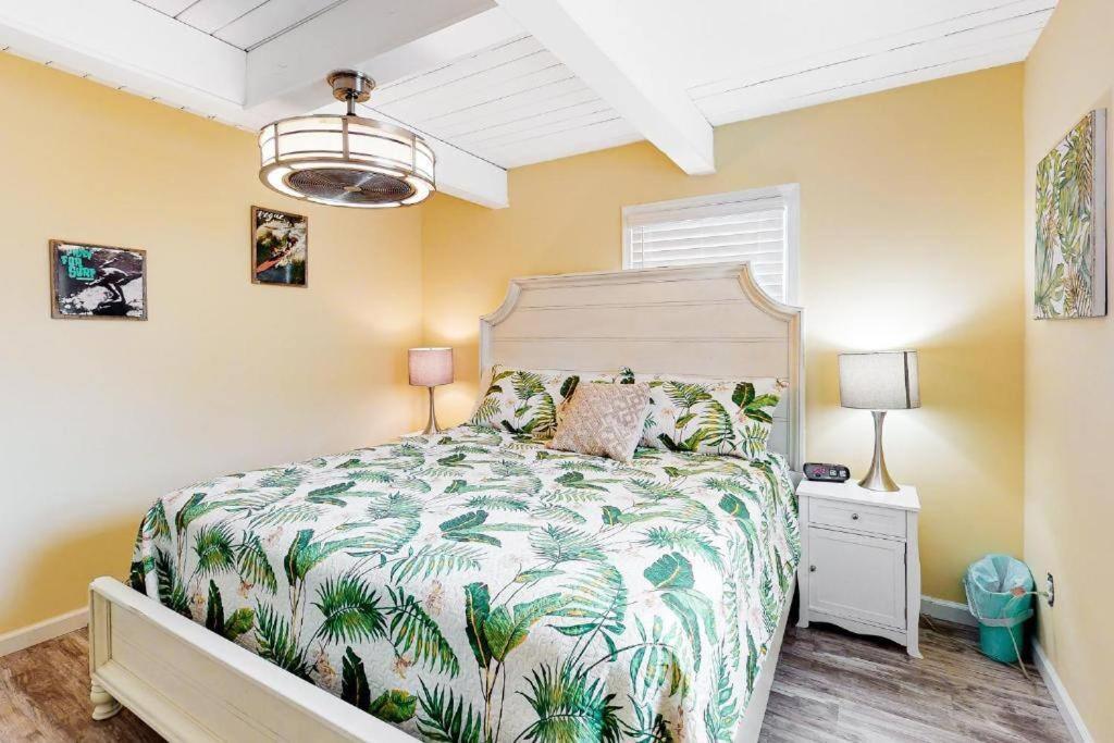 The Orange Crush - 5BR Beachfront Family Retreat view 2